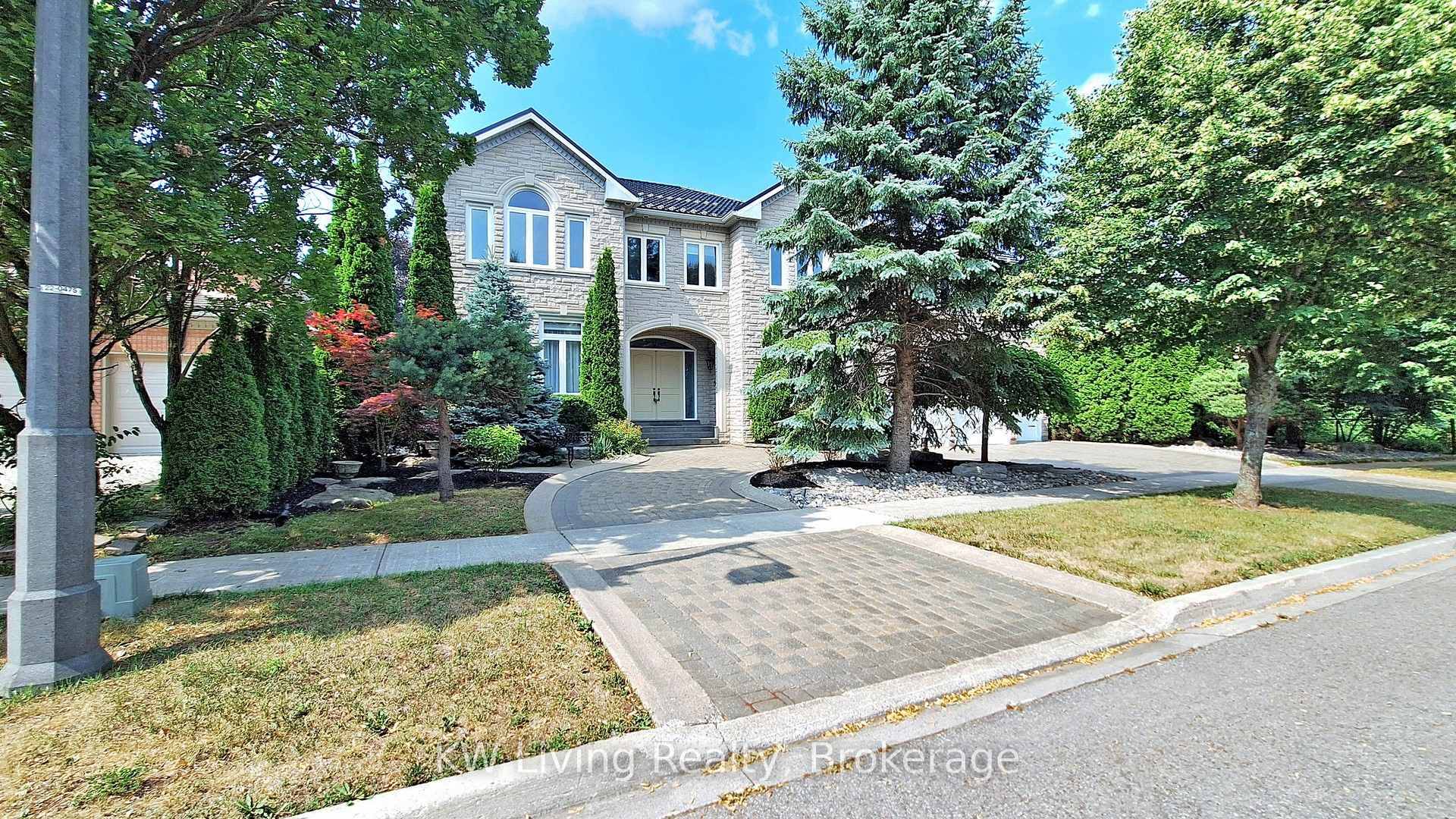 A Rare Gem 11, 334 sq ft Lot 107 width x 150 depth in Prestigious Bayview Hill, Backing Onto a Tranquil, Lush Ravine !