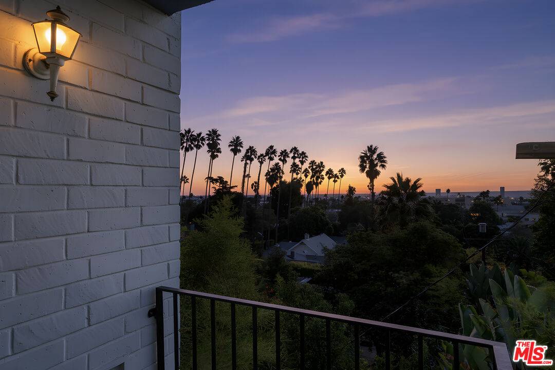 7560  Hollywood Blvd 3BR Hollywood Hills East La