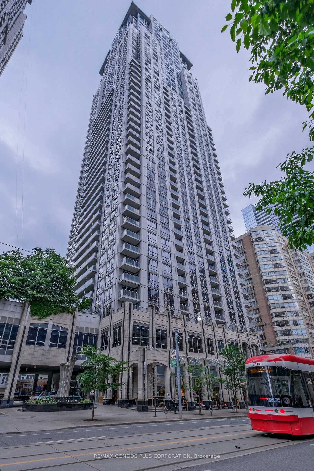 Prime Downtown Living ! Welcome To The Highly Coveted Residences Of College Park IIA Luxurious, In Demand Building In The Heart Of The City.