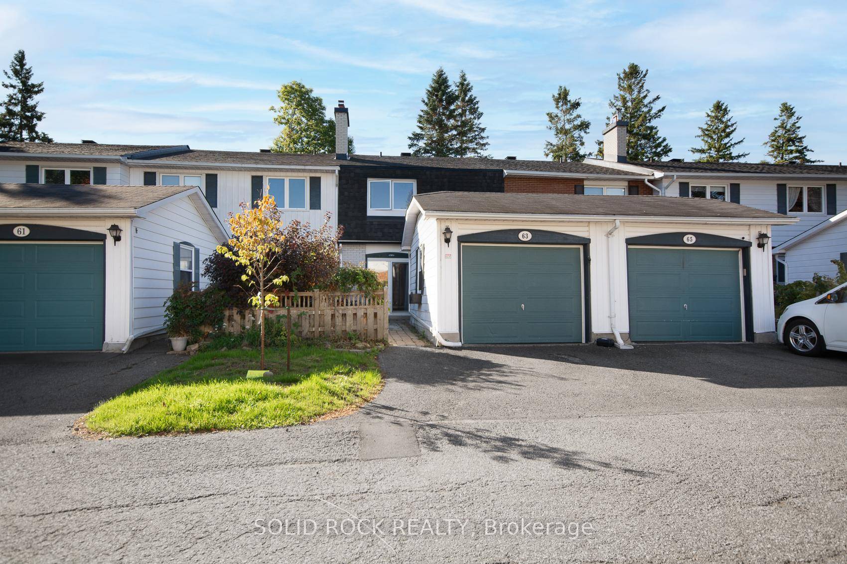 Welcome to 63 Ramsgate Private, a charming and spacious condo townhome located in Ottawas sought after Riverside Park community.