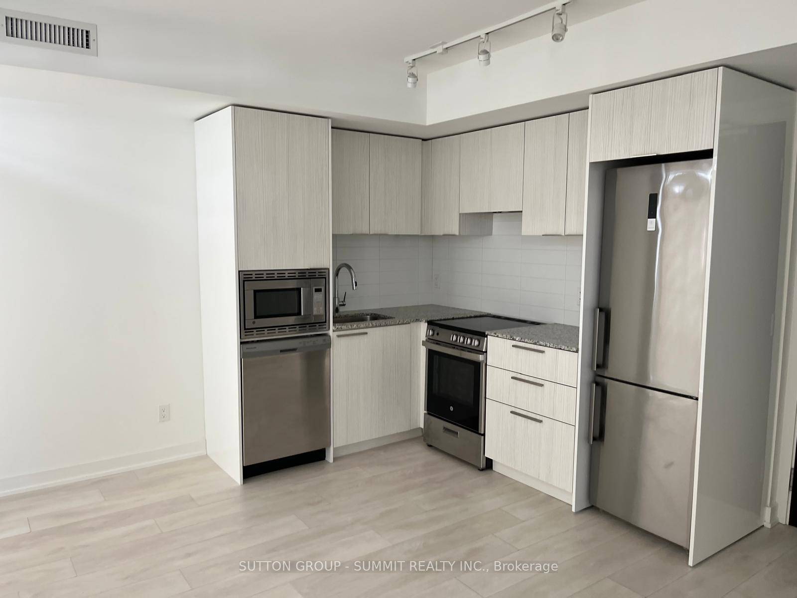Welcome To Teahouse Condos In The Heart Of Downtown Toronto Near Yonge amp ; Wellesley !