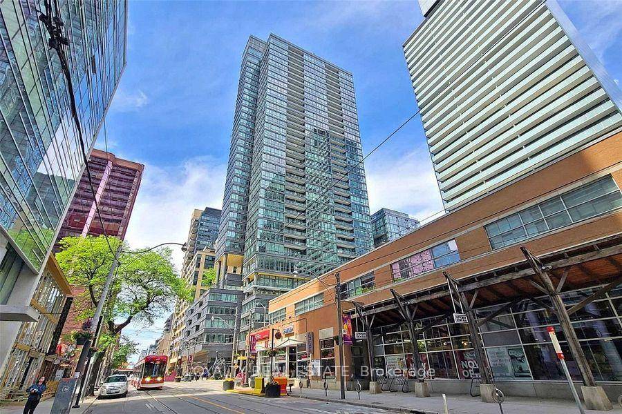Experience luxury living in this fully furnished, move in ready nearly 1800sq 3 bedroom, 3 bathroom corner suite at King Spadina, perched on a high floor with breathtaking southeast lake ...