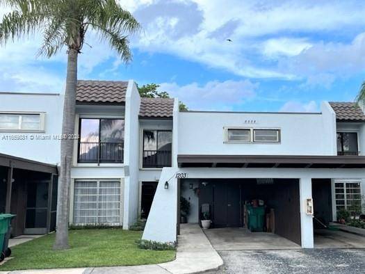 Well maintained 2 story 2 2.