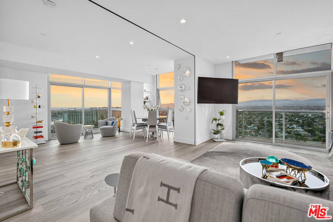 13700 Marina Pointe Dr 2BR Marina Del Rey La