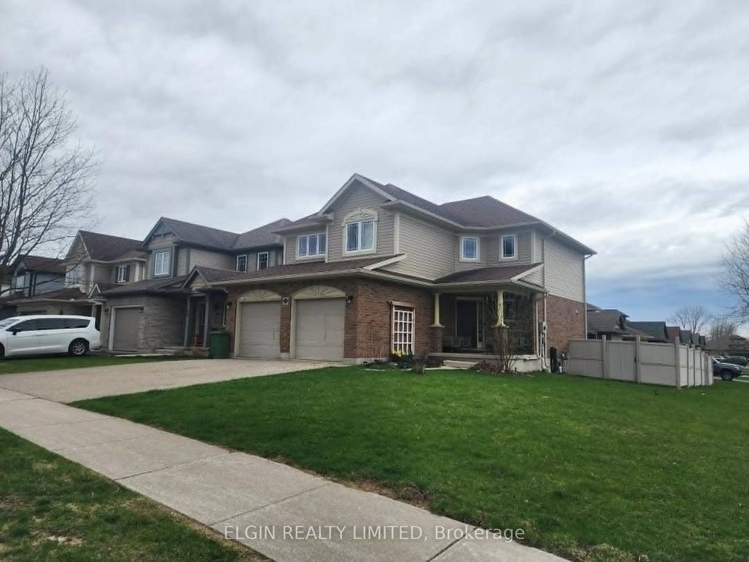 Welcome to this spacious and beautifully maintained 2 storey home offering 4 bedrooms and 3.
