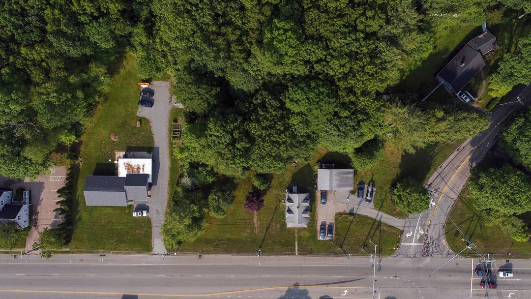 Mixed Use Investment Opportunity on Busy Main Road Stonington, CT Unique chance to own a residential commercial property zoned for Convenience Shopping in the high traffic corridor of Stonington, CT ...