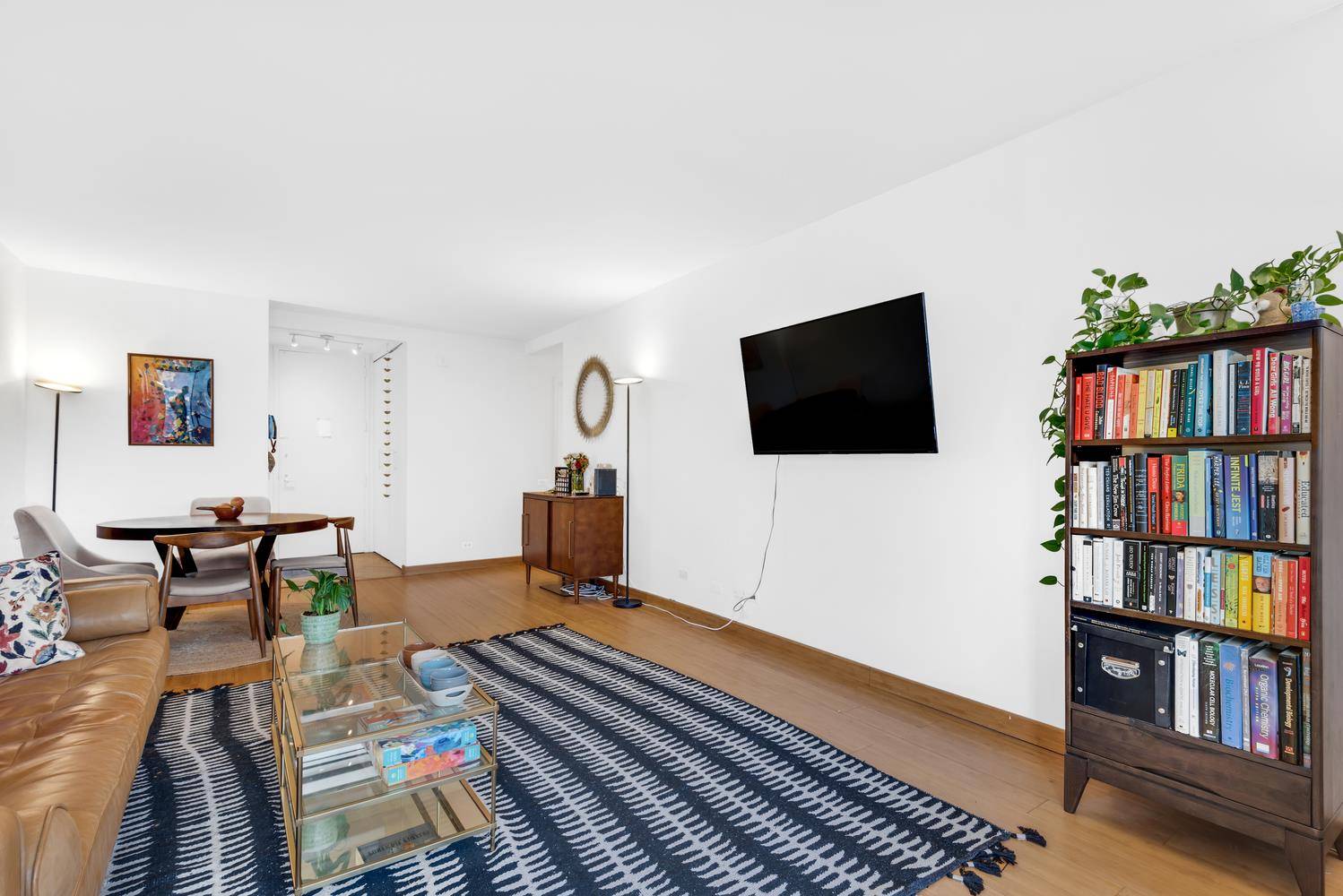 Beautiful one bedroom, with custom chef's kitchen with Sub Zero refrigerator and granite counters make this residence ideal for entertaining.