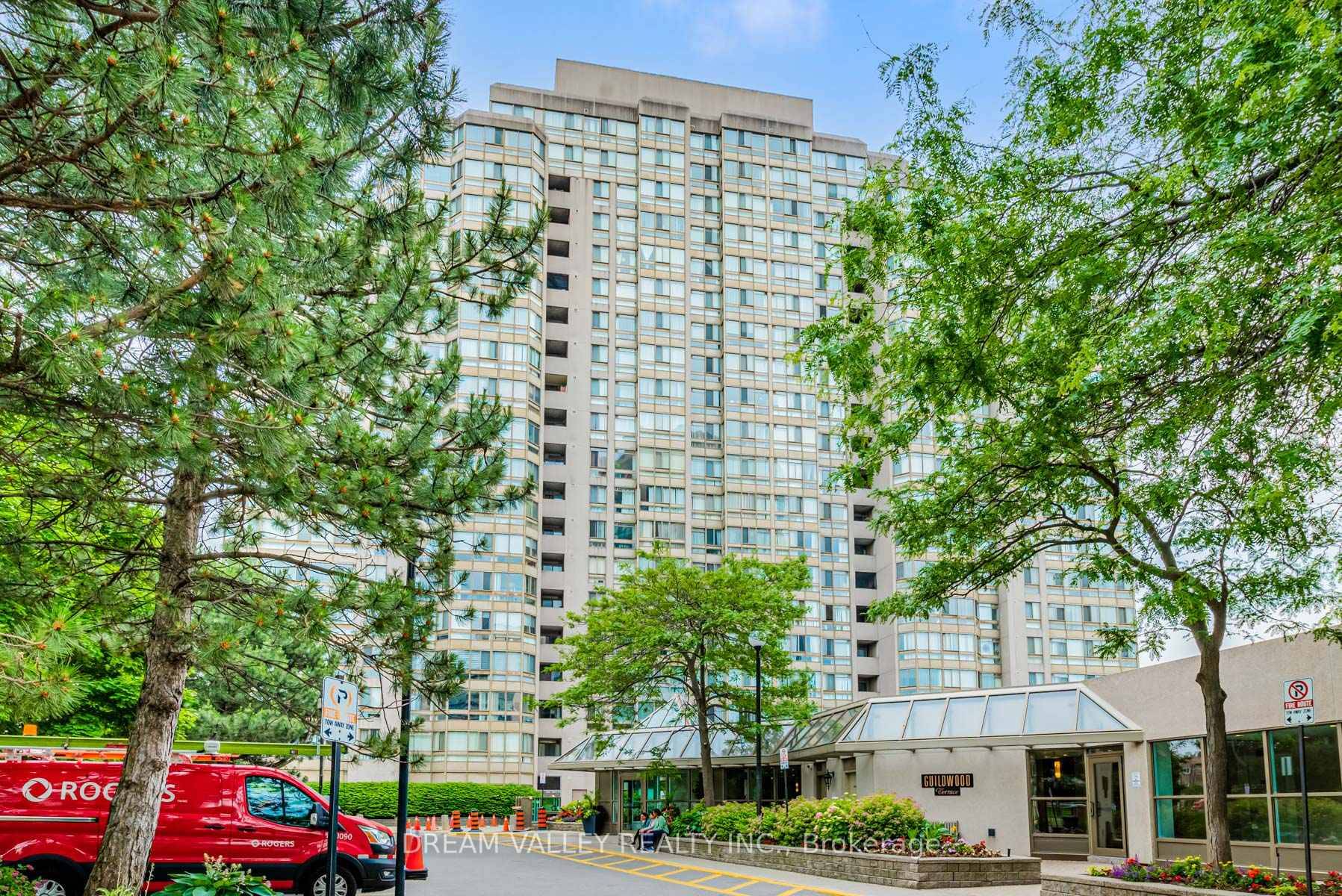 Unobstructed Lake Ontario Views Spacious 2 1 Bedroom Tridel Condo at Guildwood Terrace.