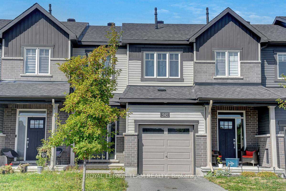 Welcome to 545 Decoeur Drive, a townhome set in a sought after neighbourhood with a park right outside your front door.