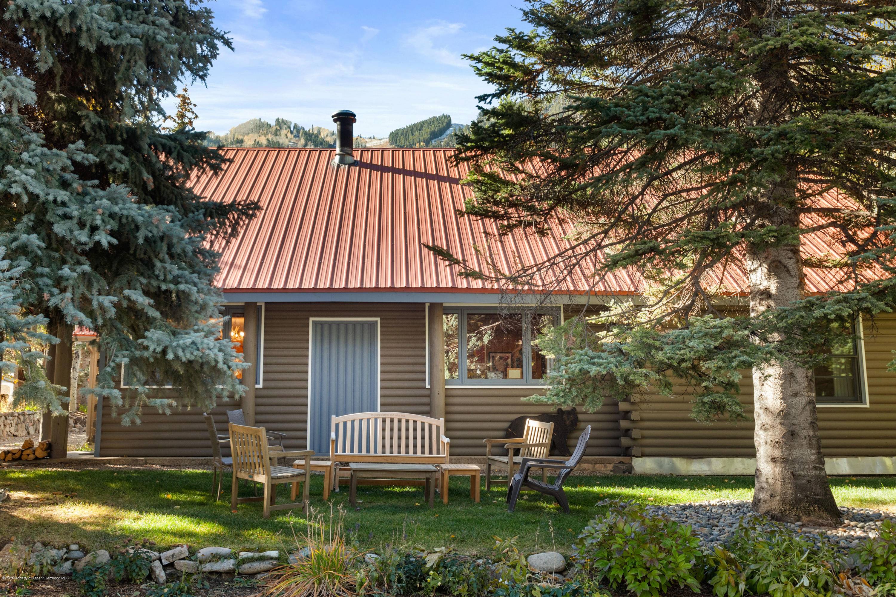 The Pace House All the fun you had as a kid will come flooding back to you in this large downtown Aspen ''Sunny Snow'' log cabin home.