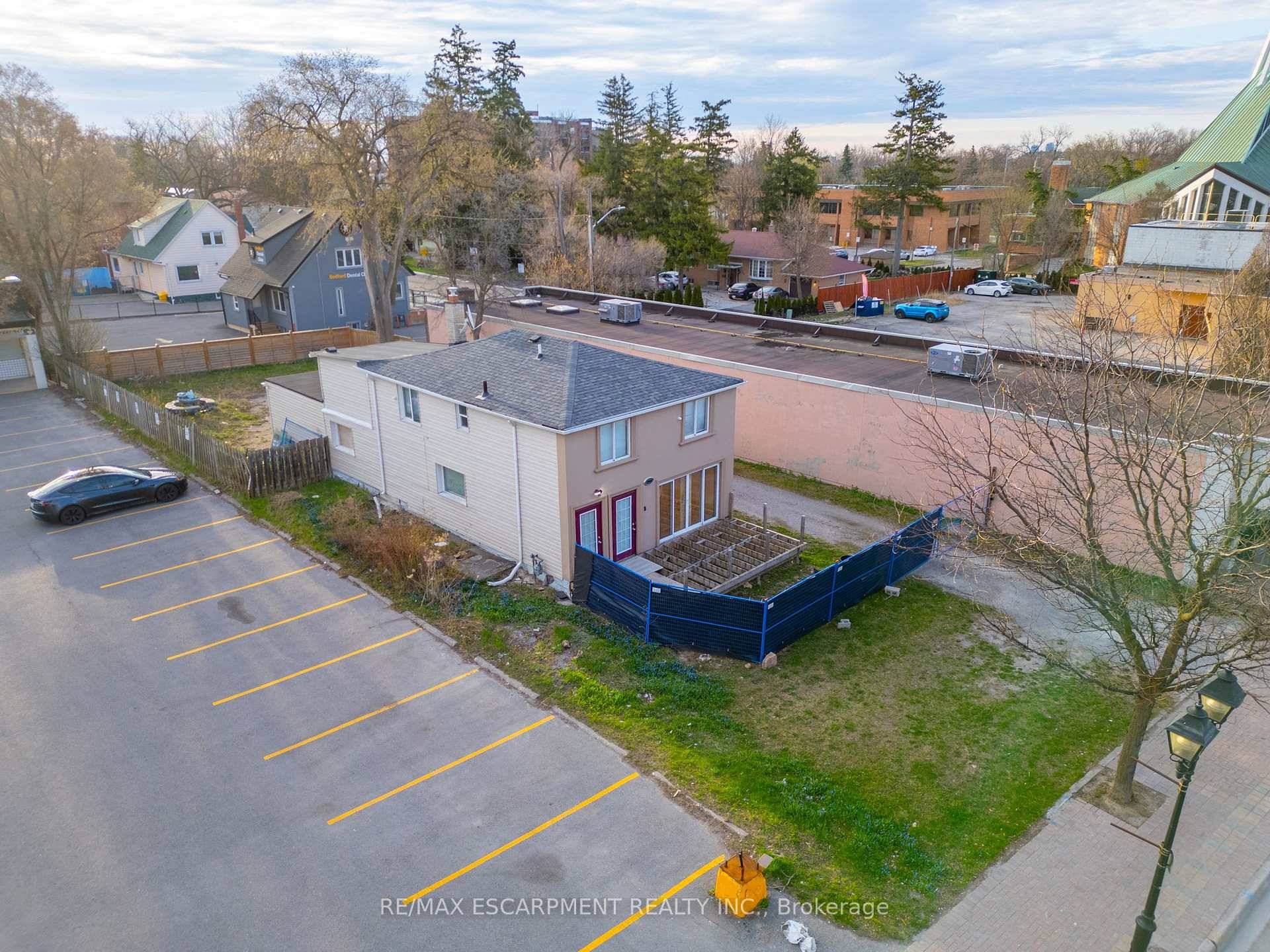 Prime Commercial Lease Opportunity in Richmond Hill !