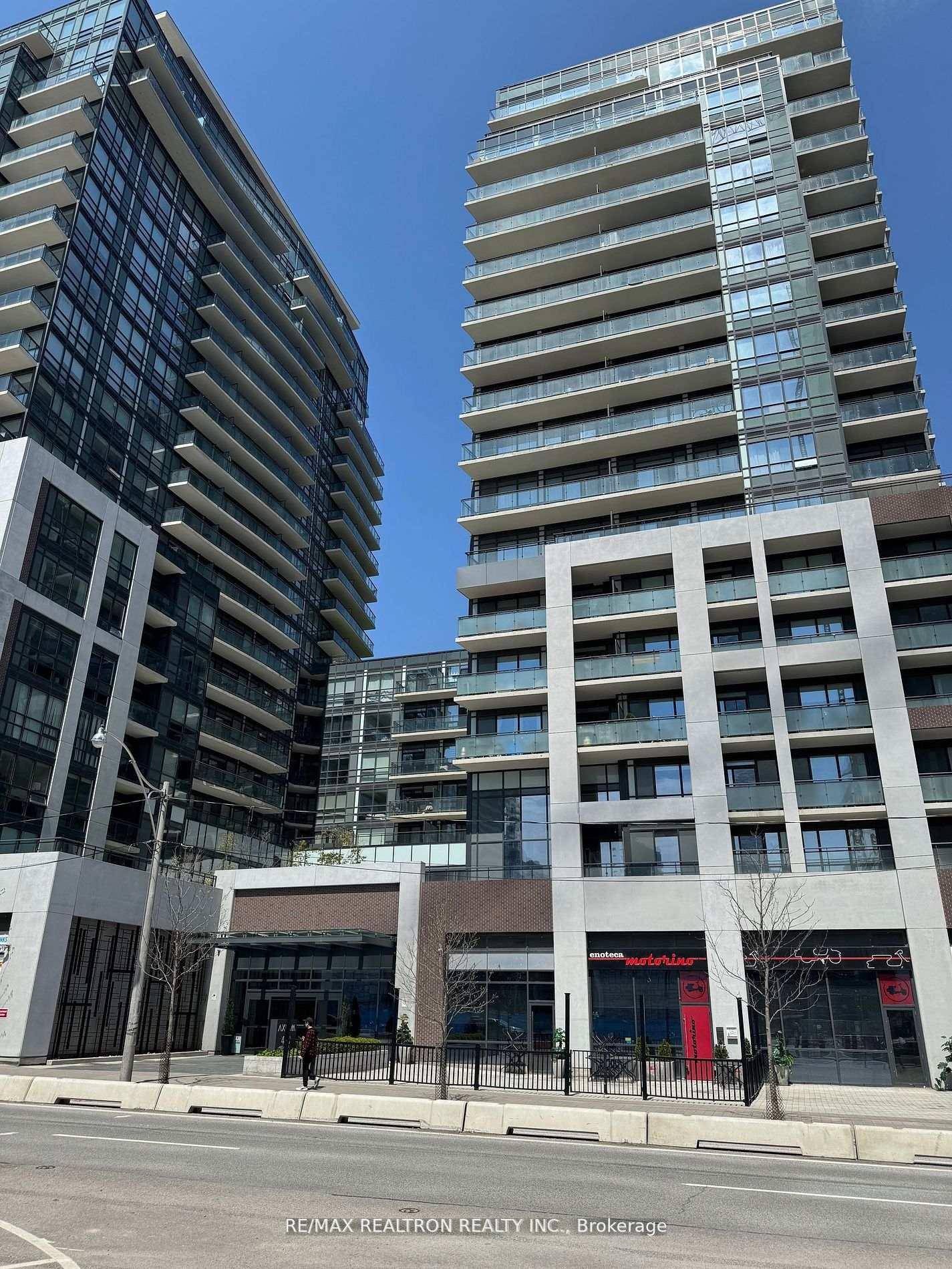 Nice and spacious studio in Axiom condo by Green park.