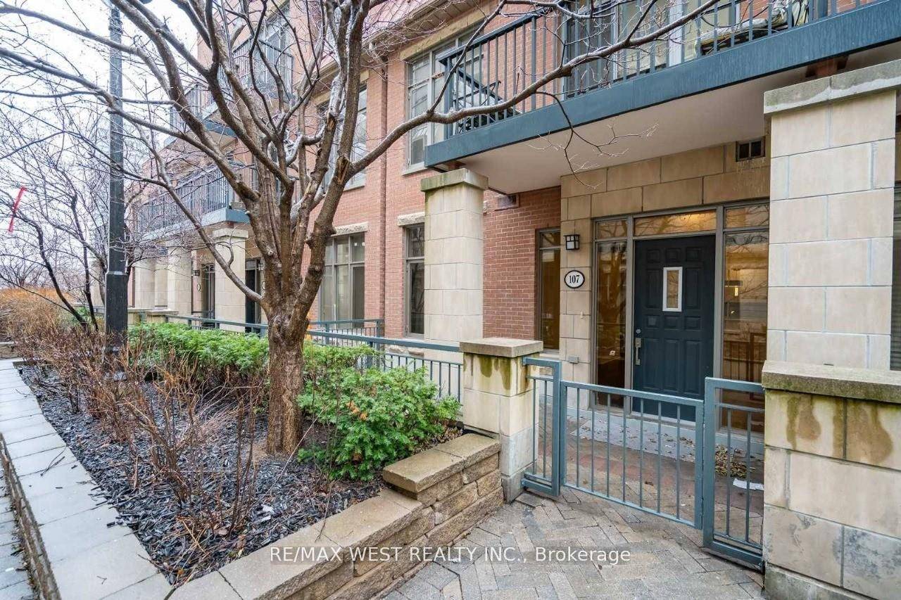 This Rarely Offered Garden Villa, A Ground Floor Suite Boasting Soaring 10Ft Coffered Ceilings, Modern Kitchen With S S Appliances, Quartz Counters, Backsplash, Pendant Lights, A Spacious Den Large Enough ...