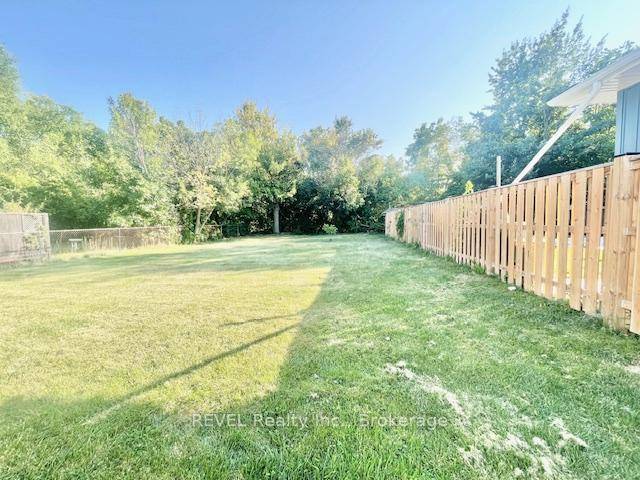 Welcome to this cozy and bright 3 bedroom bungalow, available as a full home rental with no lower level tenants !