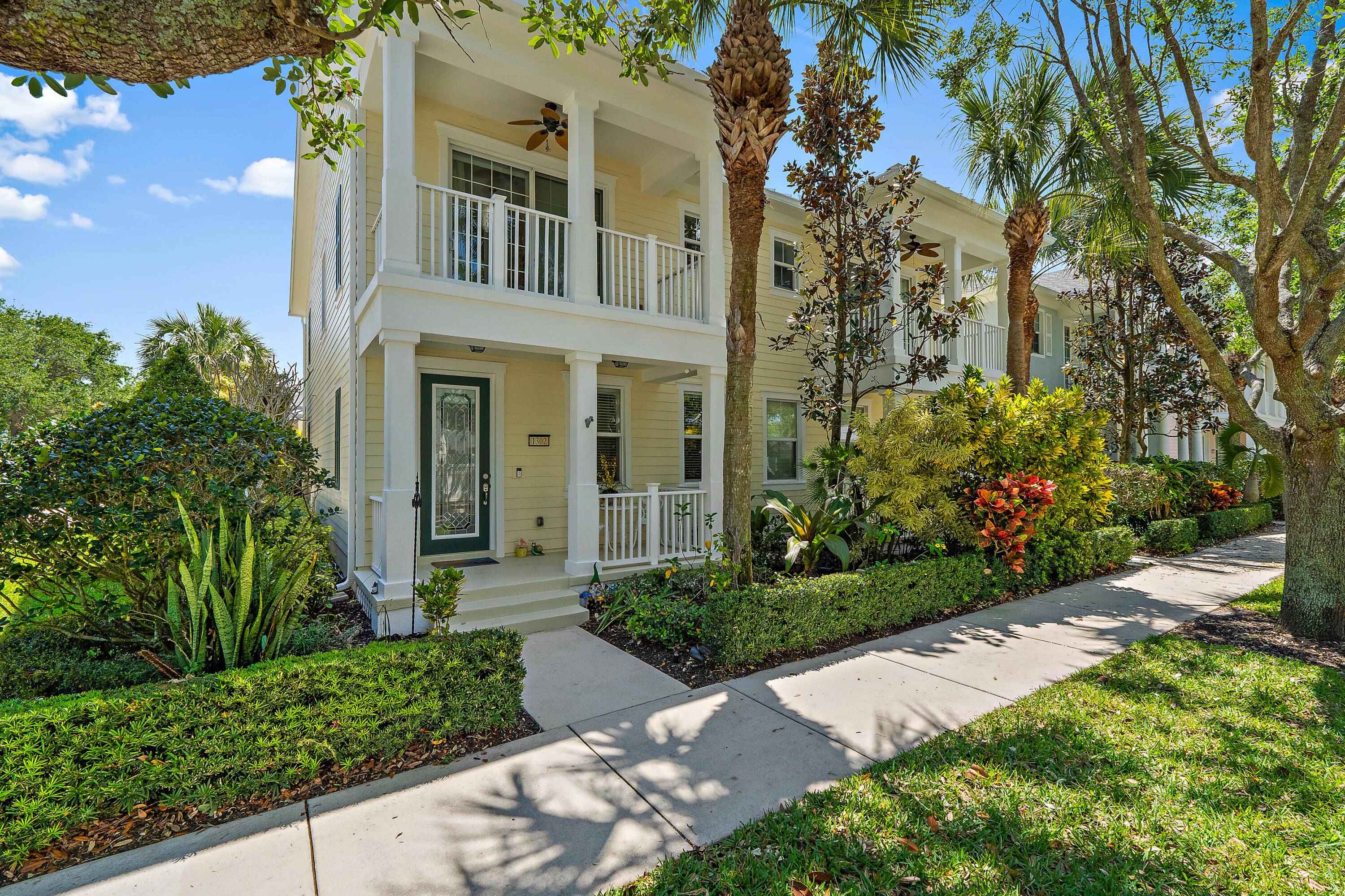 Welcome to this beautifully maintained Nautica model townhome in the highly sought after Mallory Creek community of Abacoa !