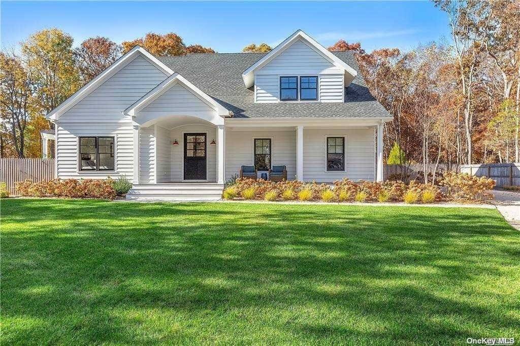 Your in for a treat with this nearly new Art's amp ; Crafts rental, 4BR, 4Ba.
