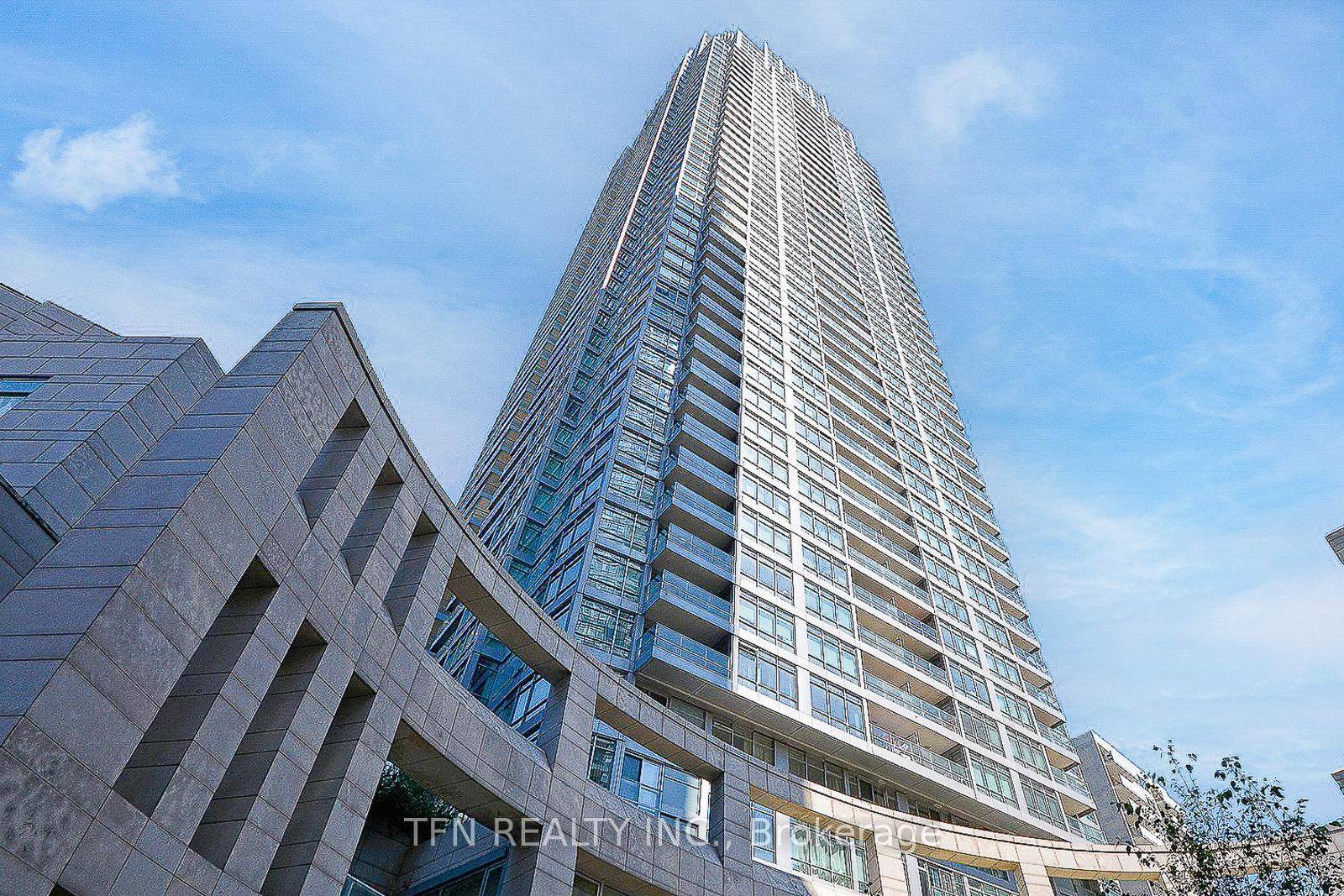 One of a kind spacious loft in the heart of Yonge amp ; Eglinton !