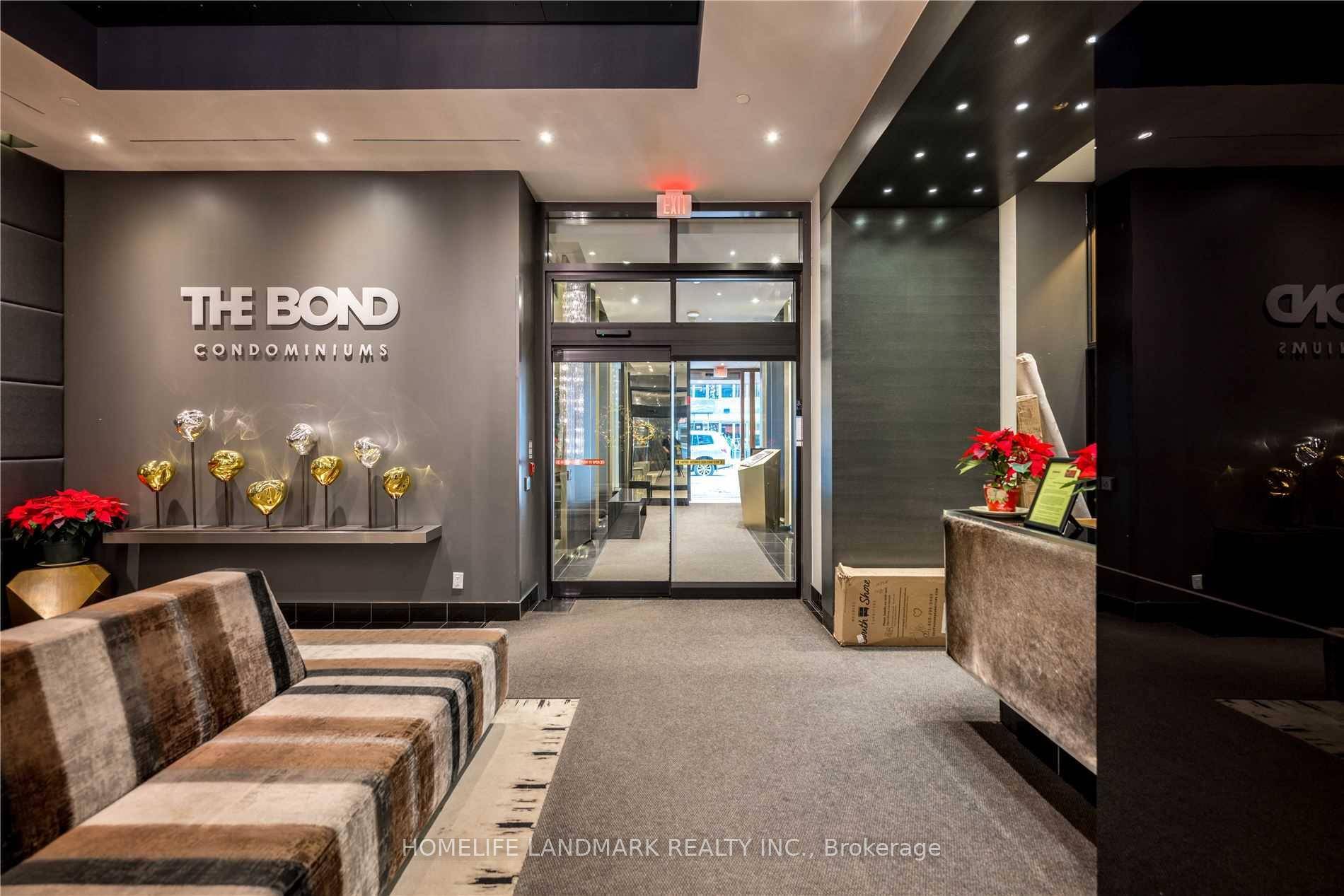 Stunning amp ; Luxurious 1 Den Bedroom Suite Available For Rent Located At The Core Of Toronto's Thriving Entertainment District !