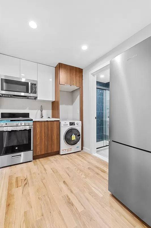 Newly Renovated Apartment on the border of Hudson Yards amp ; Hells Kitchen !
