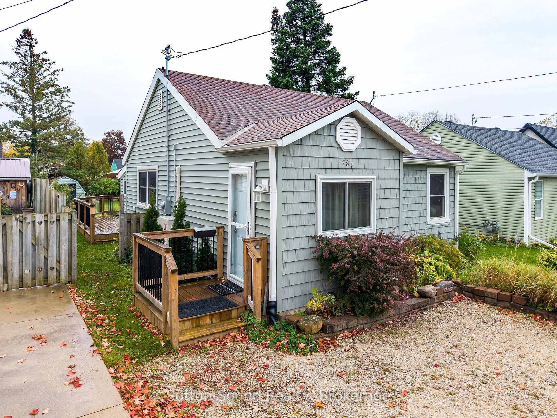 This charming 2 bedroom bungalow is full of character and thoughtful updates, offering easy living in a quiet residential area on the east side of Owen Sound !