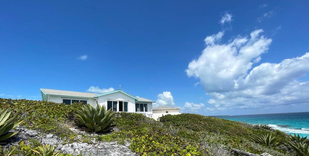 2/2 OCEANFRONT HOME Single Family Home Long-Island-Bahamas