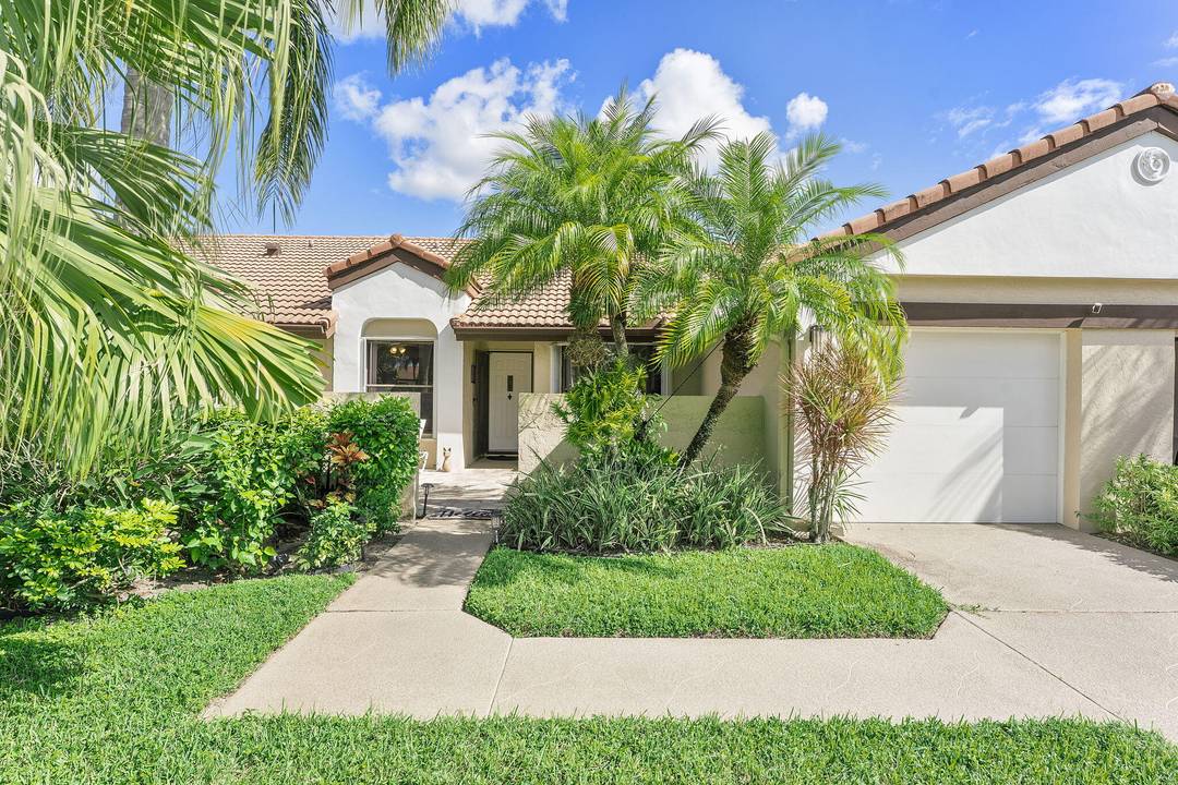 Welcome to this one of a kind, move in ready, 2 bedroom, 2 bath Villa with attached 1 car garage with epoxy flooring, in the sought after 55 Active Community.