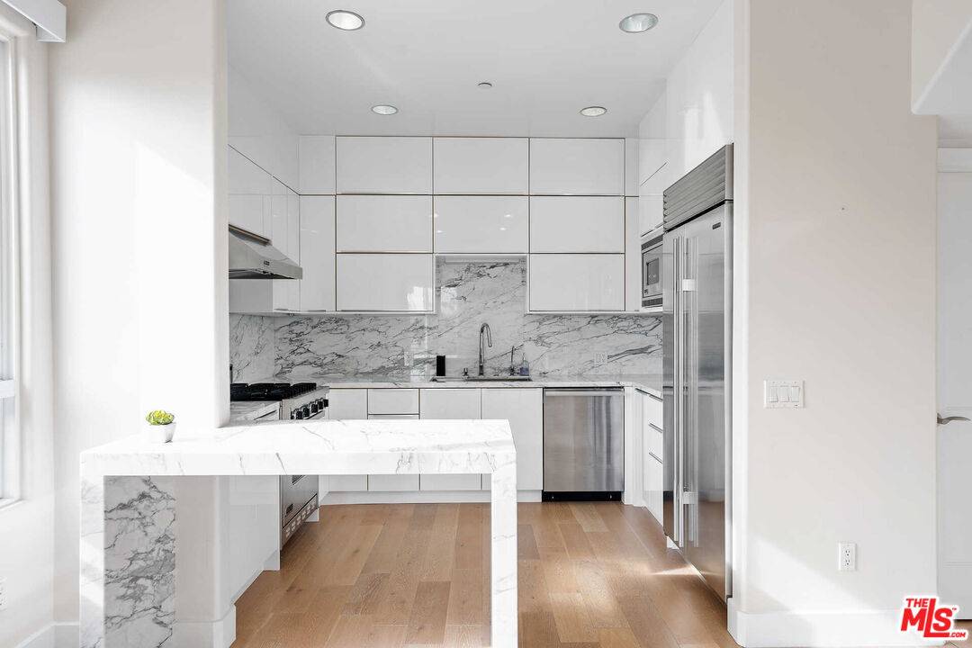 438   Arnaz Dr 3BR Beverly Grove La