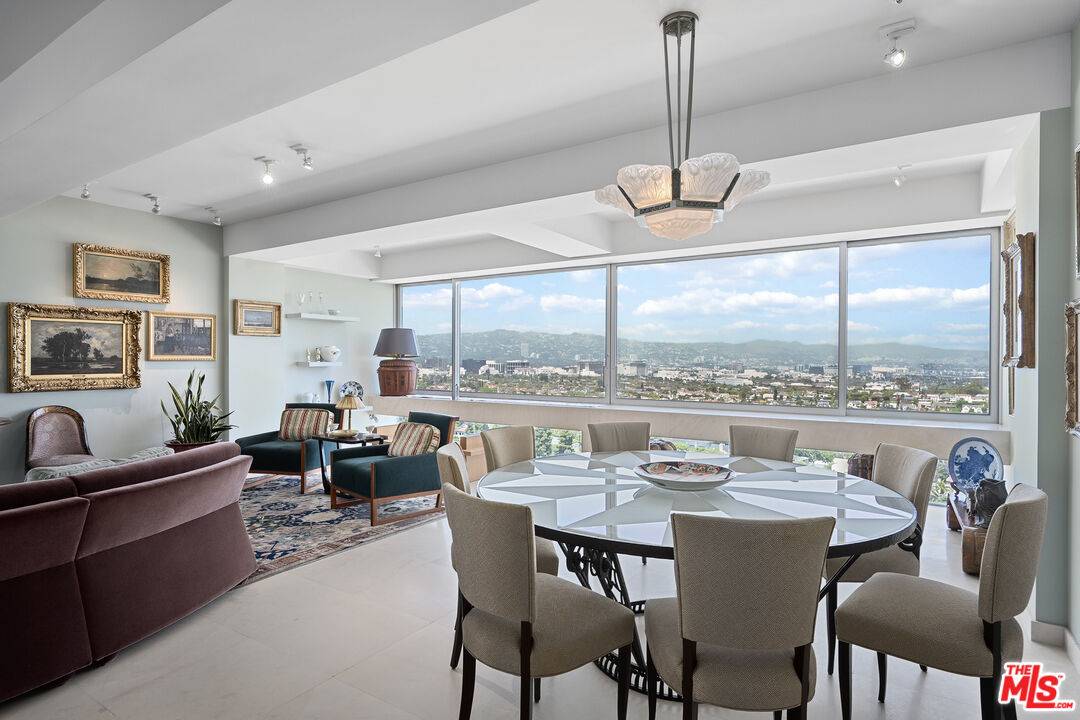2222 Avenue Of The Stars 1BR Beverlywood La