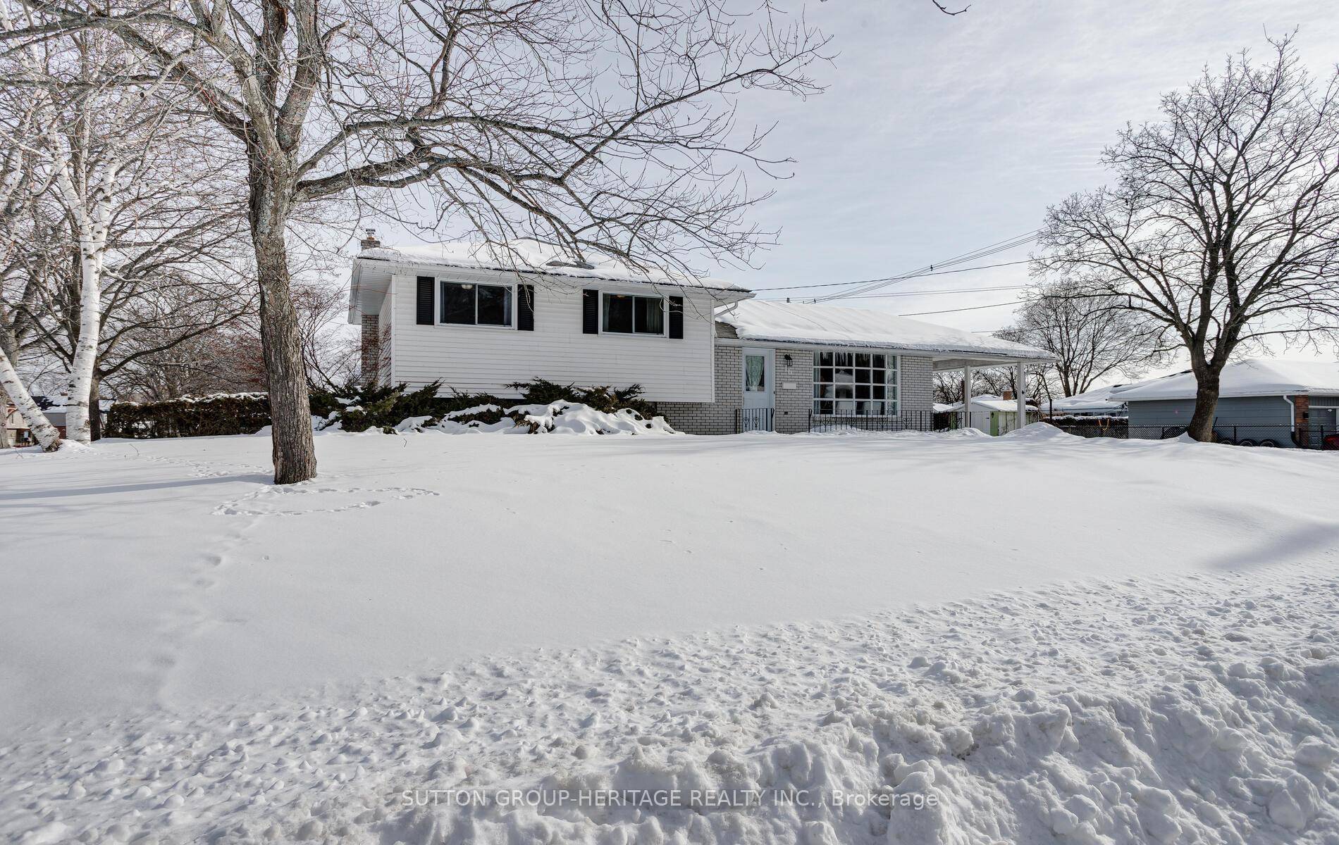 Exquisite, Meticulously Maintained Home at 16 Coulter Cres, Trenton A True Gem !