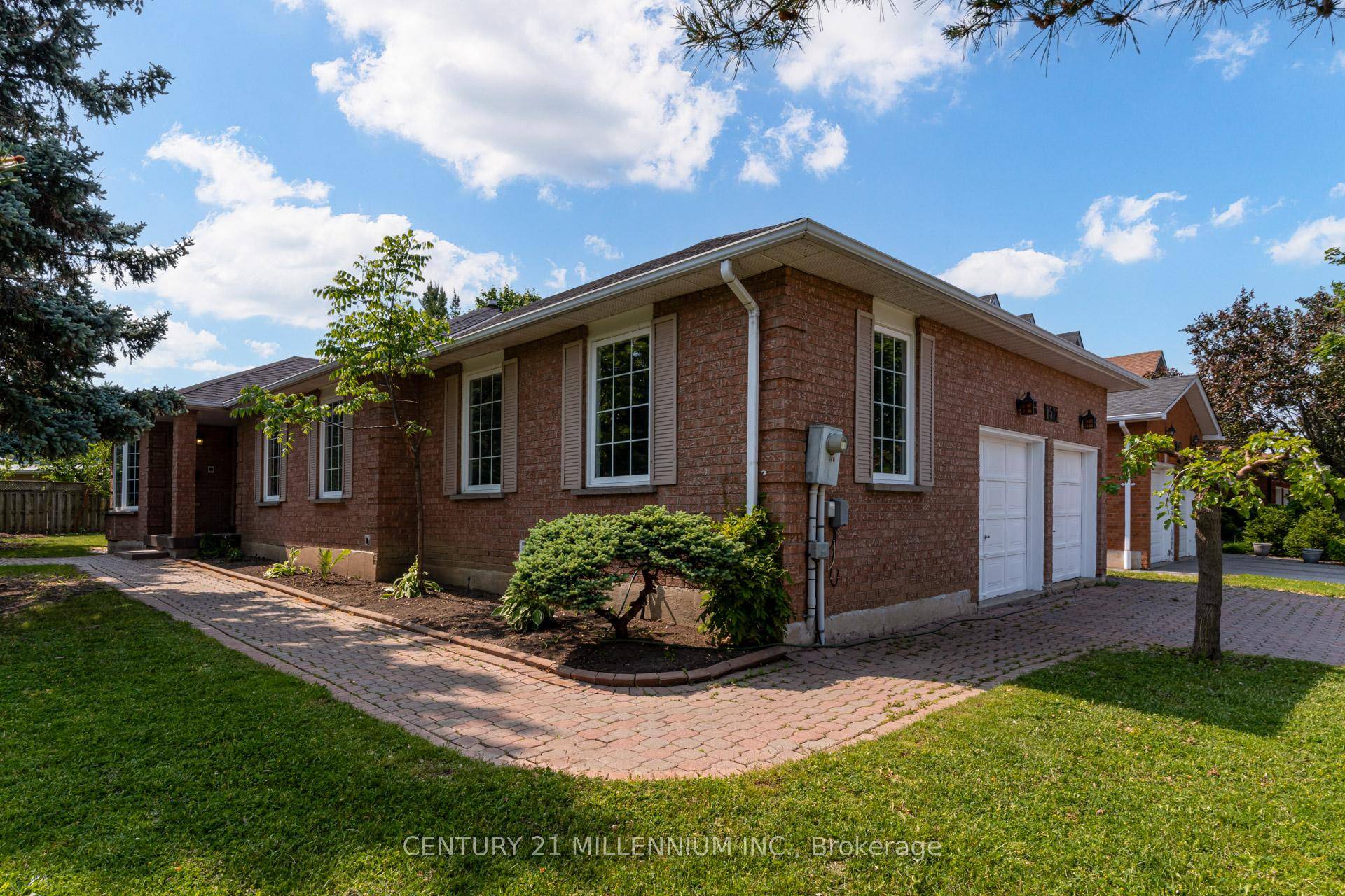 Rare Large Bungalow Entire Property for Lease plus double car garage and four driveway parking spaces on a quiet court location in one of Mississaugas most sought after private enclaves.