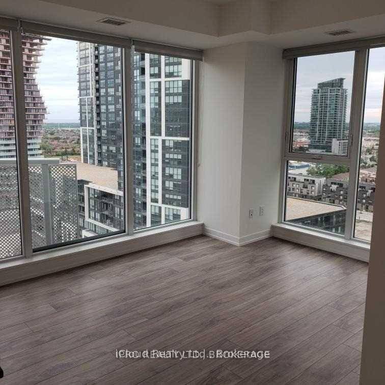 LOCATION LOCATION ! ! ! In Mississauga City Centre Spacious 2 Brm 2 Wr.