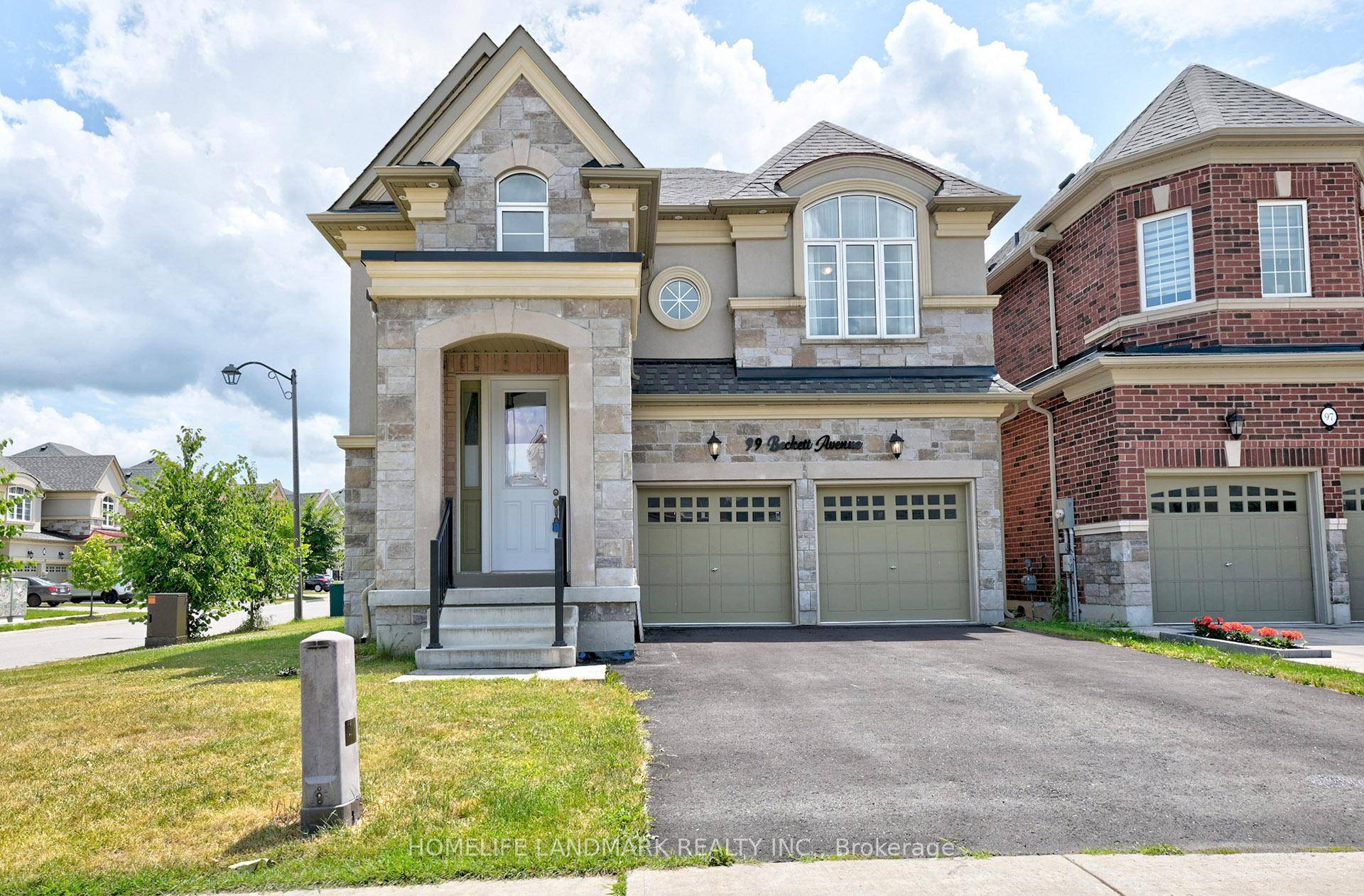 Regal Crest Anchor Woods' Approx 3204 Sqf Gorgeous Detached Home !