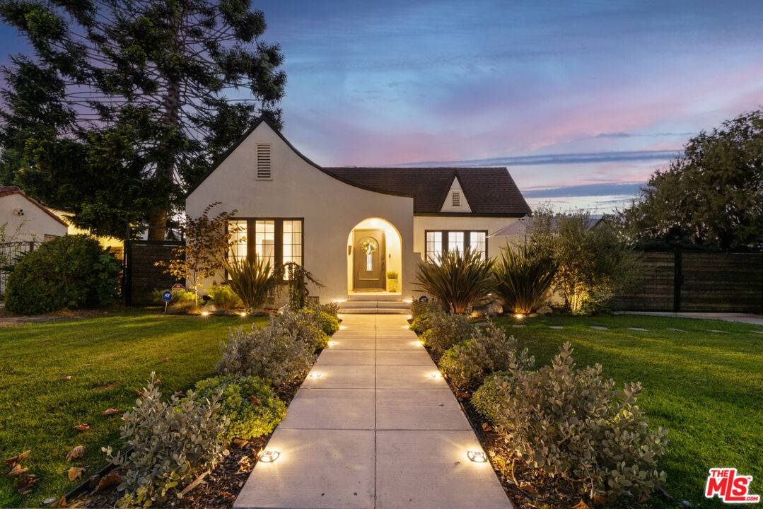821  S Cloverdale Ave 5BR Hancock Park La