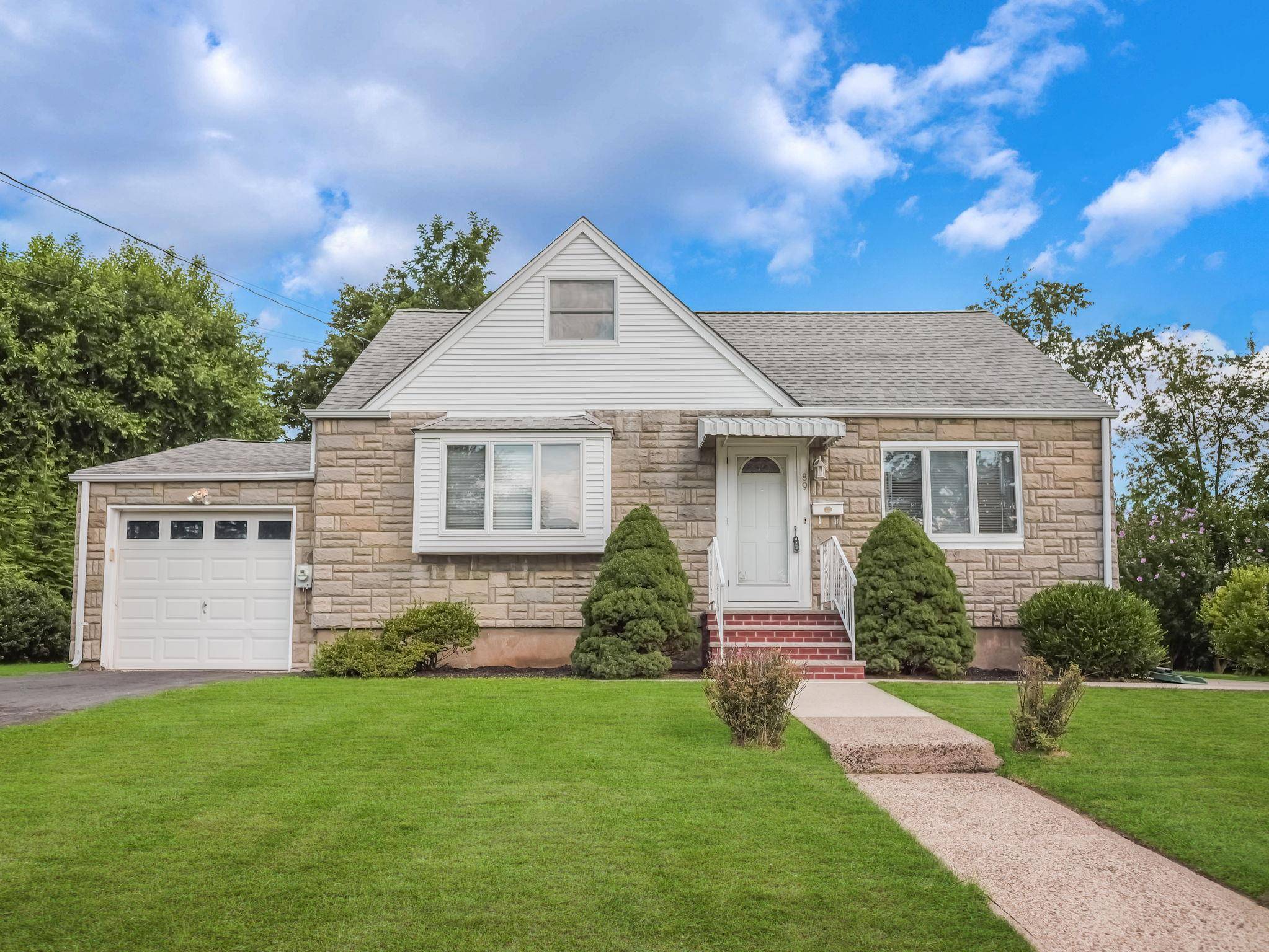 Welcome home to this inviting 4 bedroom, 2 bathroom residence tucked away on one of Pearl River s most peaceful and sought after streets.