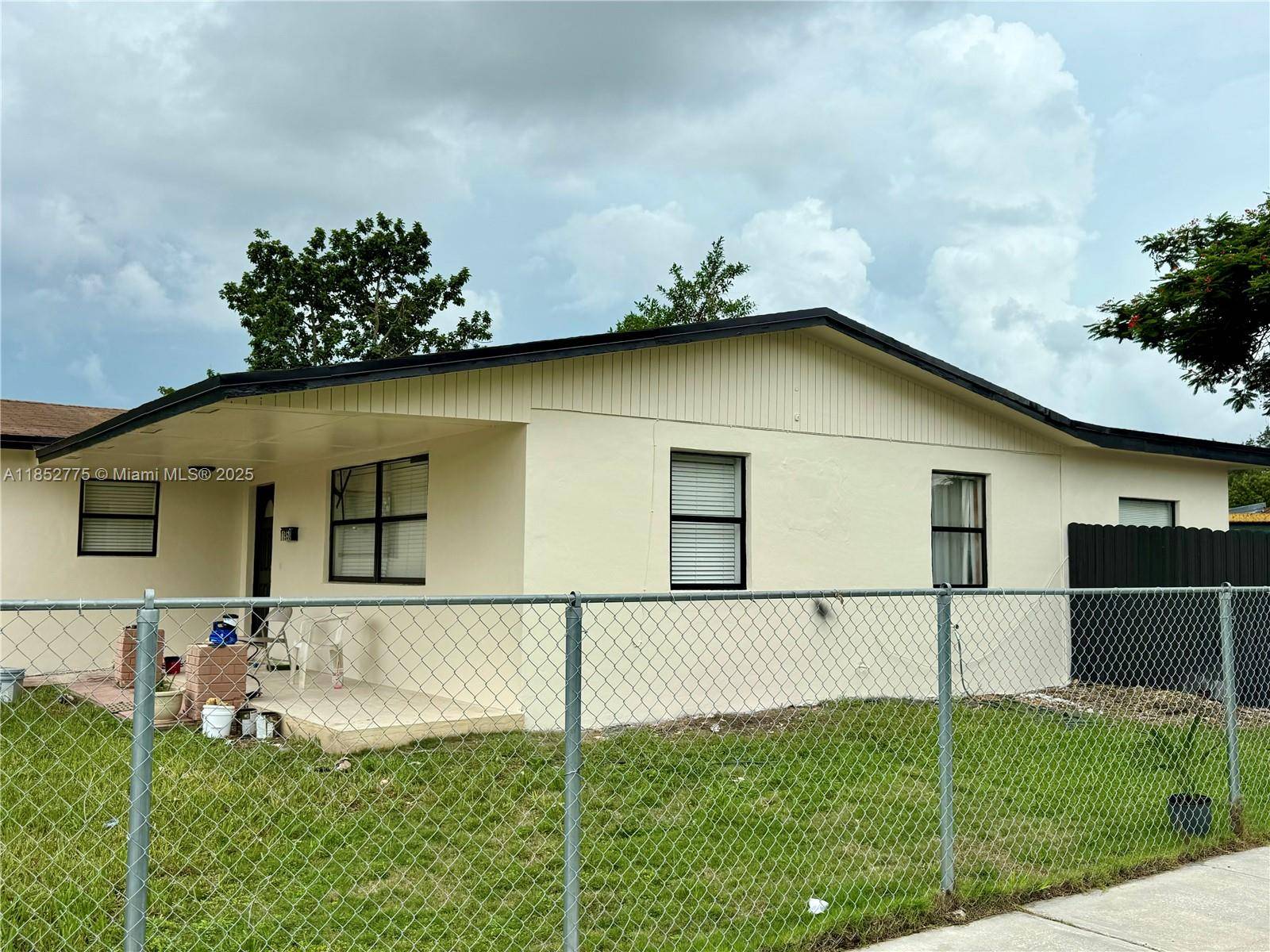 GREAT OPPORTUNITY ! 3 2 SINGLE FAMILY plus 1 1 ATTACHED EFFICIENCY or IN LAW QUARTERS.