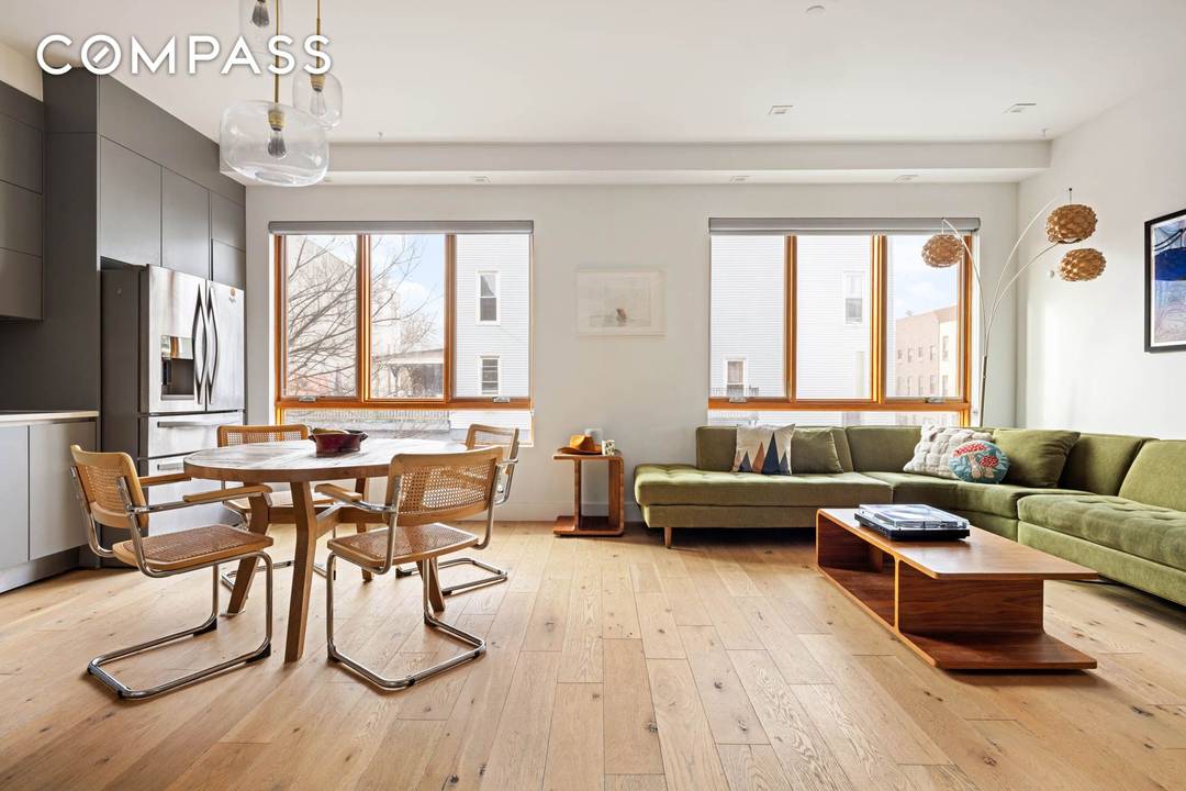 Welcome to 3 Ridgewood Place, Unit 2 a 981 square foot, full floor condominium offering two bedrooms and two bathrooms, featuring high ceilings and bright southern exposure that fills the ...