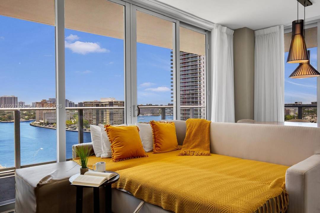 Welcome to Hyde Beach House !