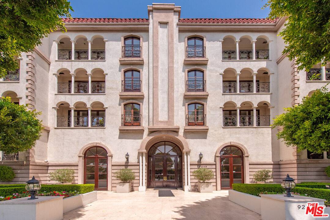 9249 Burton Way 2BR Beverly Hills Post Office | B.H.P.O. La