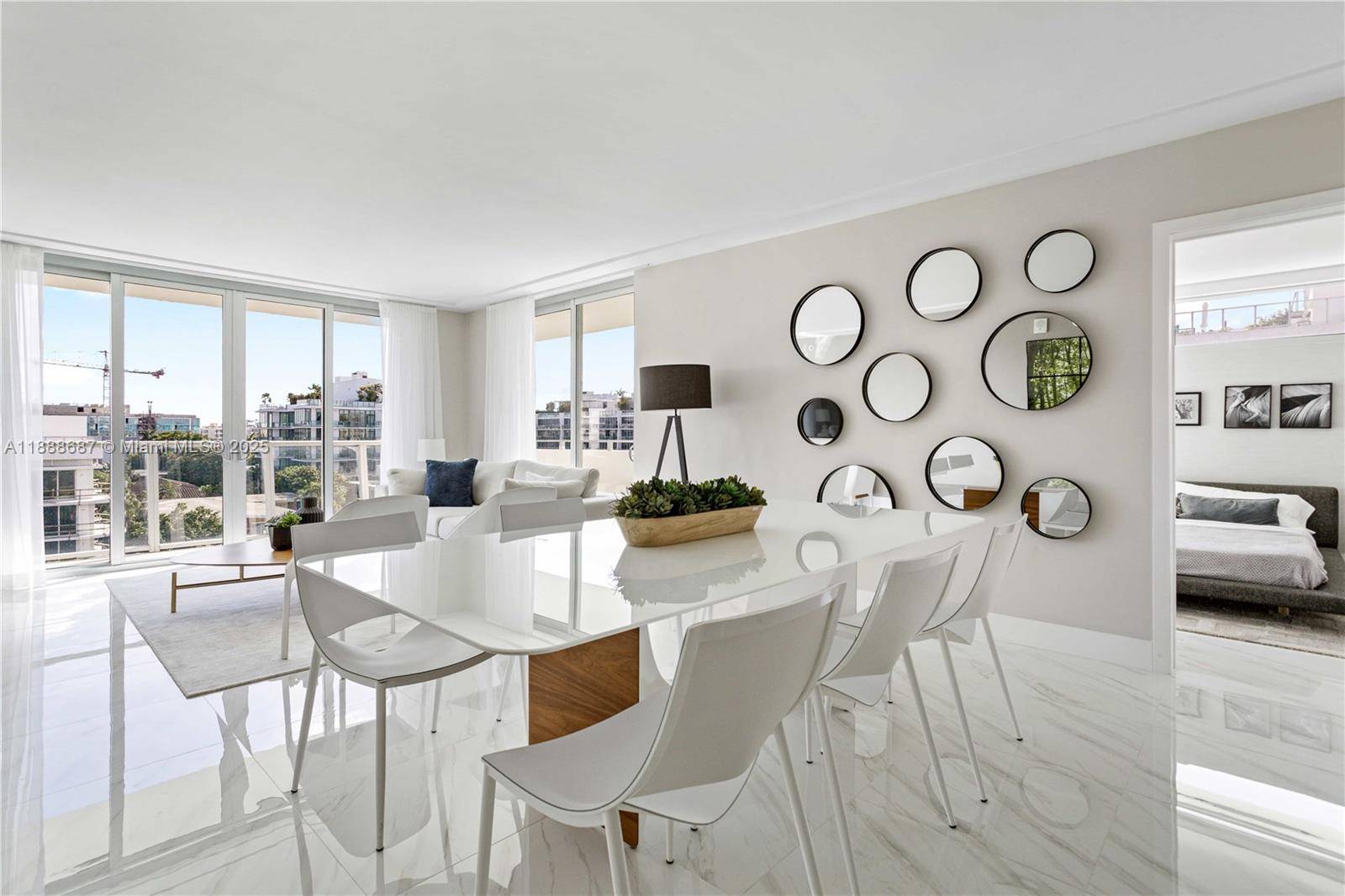 Beautiful decorated apartment, daily rental Airbnb approved building !