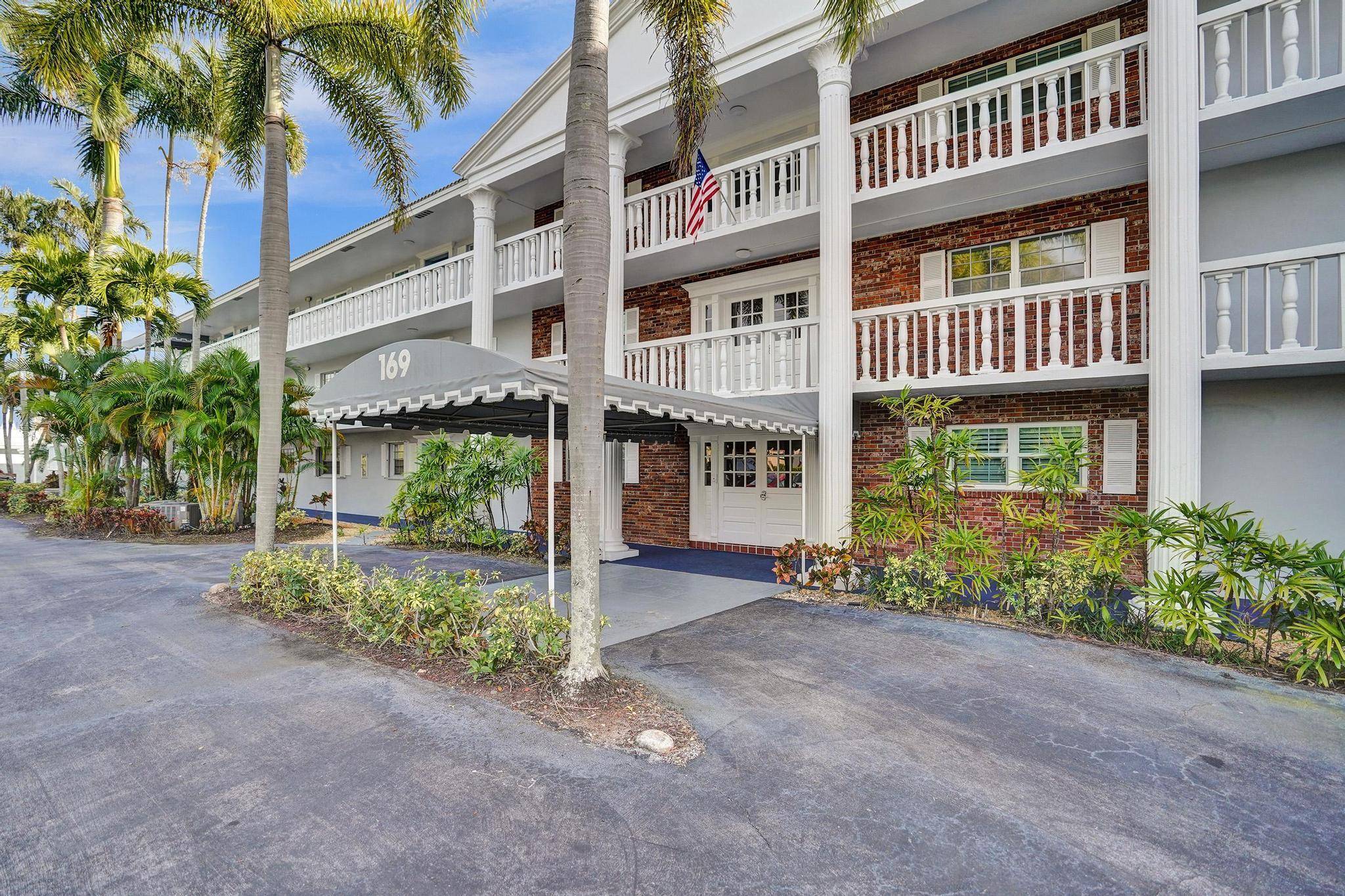GROUND LEVEL CONDO WITH STUNNING LAKE GOLF VIEWS Discover breathtaking views and comfortable living in this newly updated ground level 2 bedroom, 2 bathroom condo, ideally situated in the quaint ...