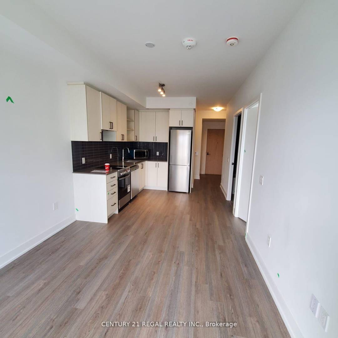 One Plus Den In Downsview Park.