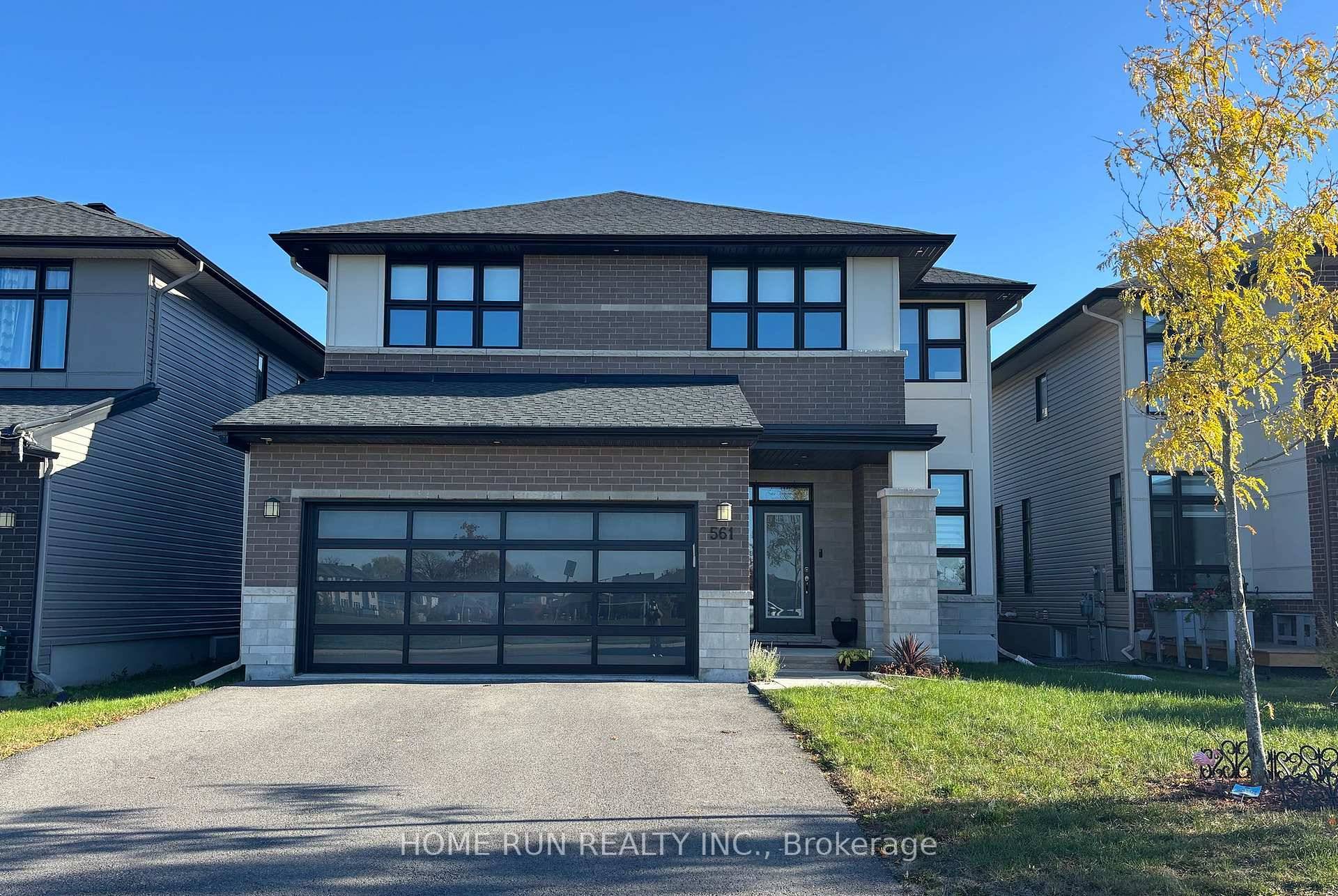Luxurious Single Home in Bradley Commons, Kanata South, situated on a premium lot with a park at the front !