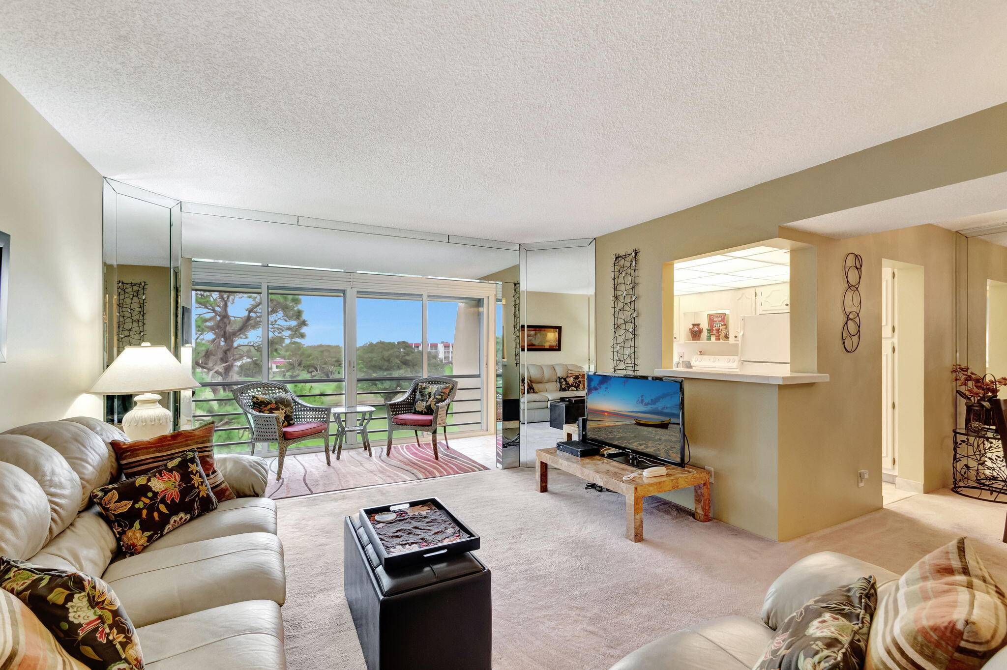 TOP FLOOR CONDO WITH BEAUTIFUL GOLF VIEWS, SUNSETS BREEZES !