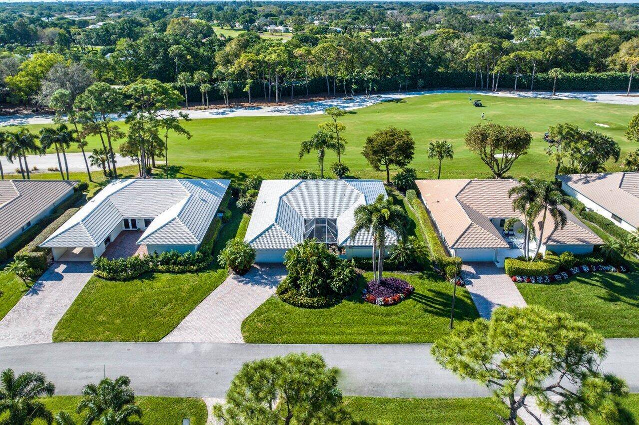 Welcome to this stunning 3 bedroom residence boasting modern elegance and a picturesque view of the golf course.