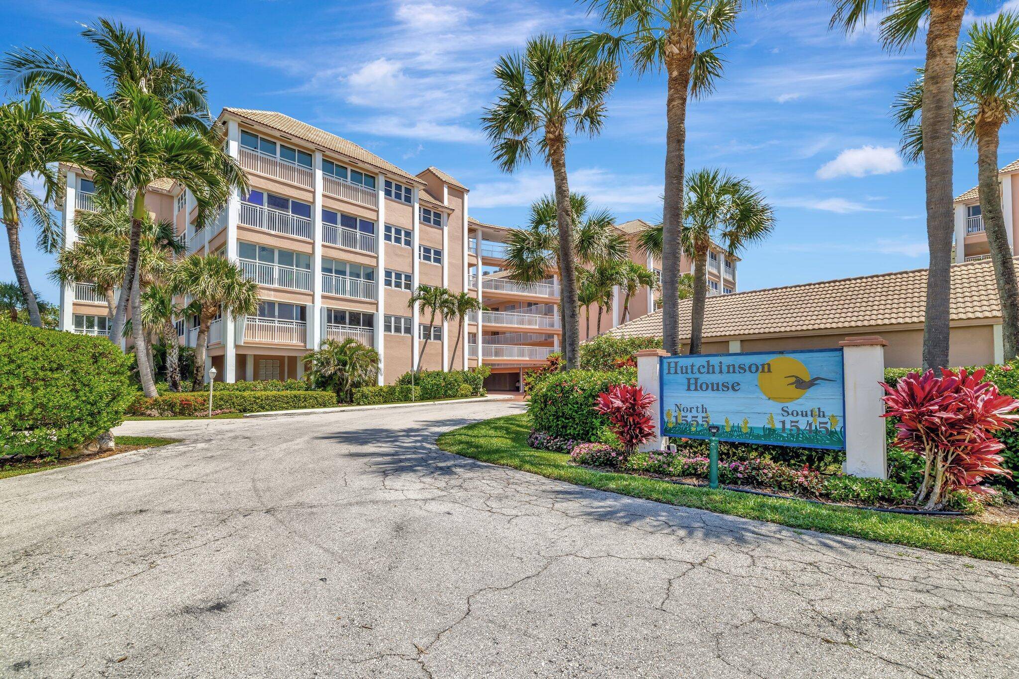 FABULOUS COMPEX AND UNIT Turn key with beautiful furnishings AND includes Boat Slip.