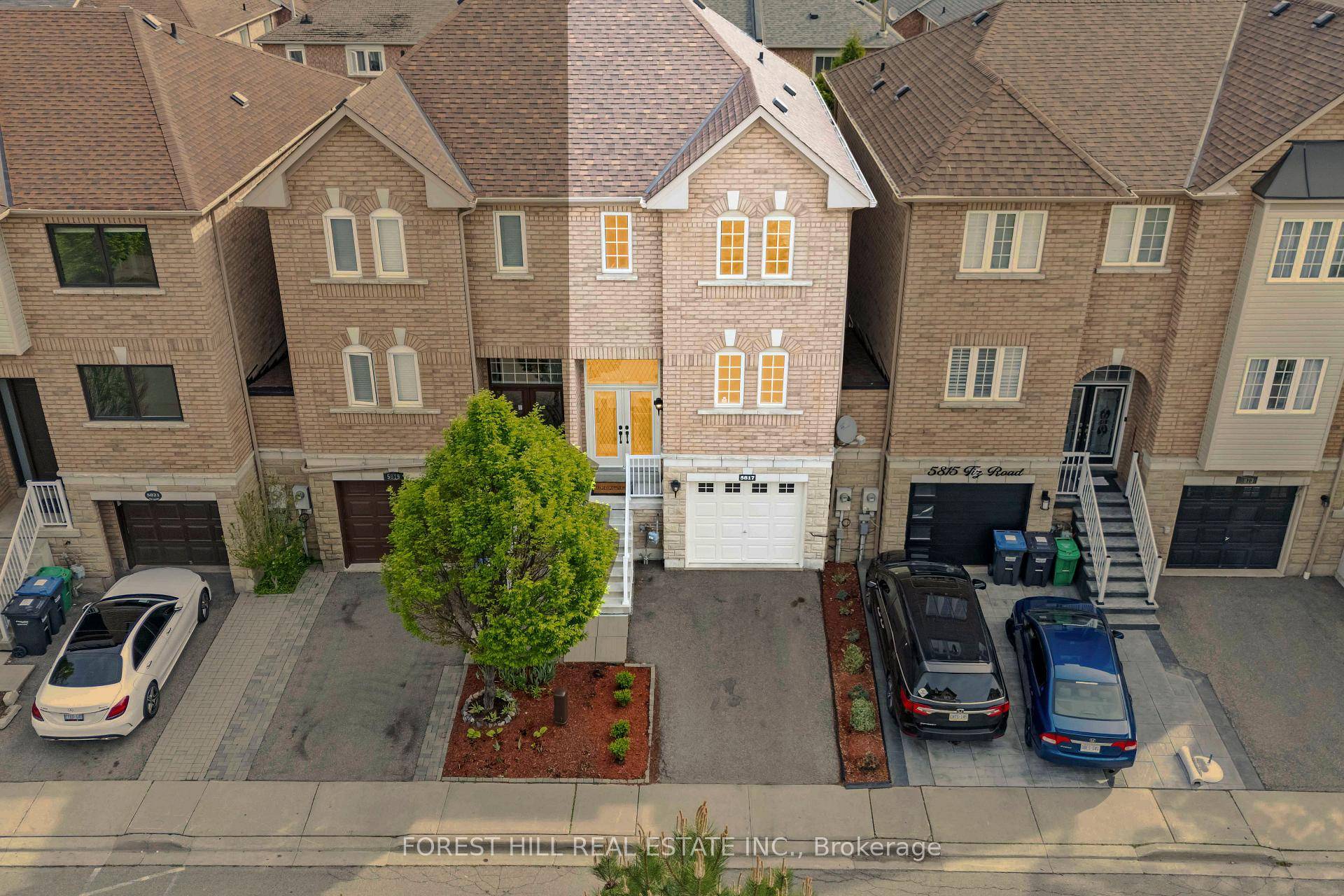 This beautiful, move in ready home is strategically located near Heartland Town Centre, Hwy 401, 403 and 407 and Square One, walking distance to shoppings, dinings, public transport and parks.