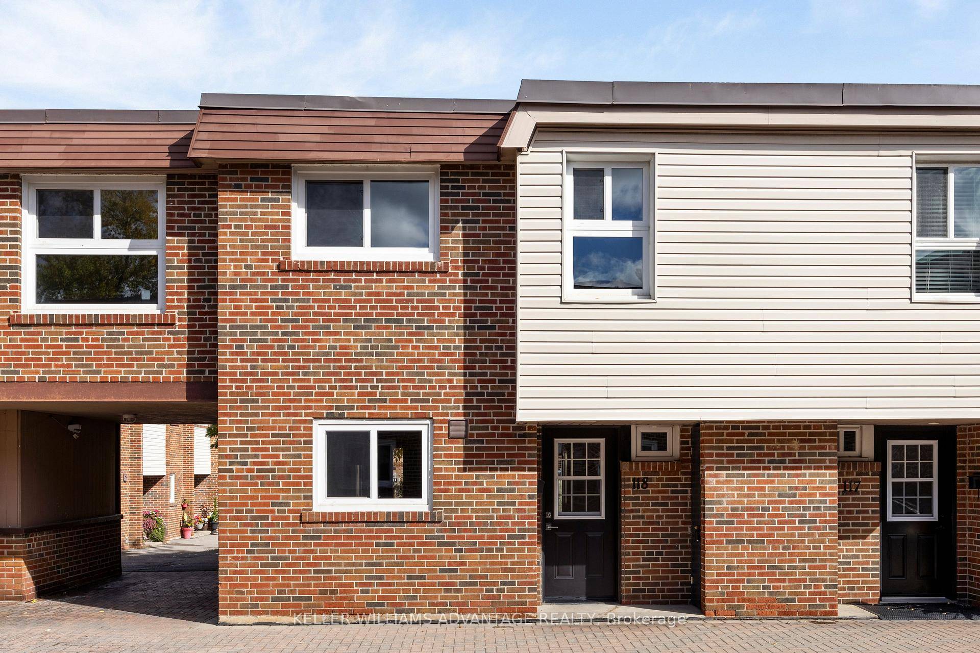 FOUR BEDROOM, 3 WASHROOMS Rarely Offered, Extra Large 4 Bedroom 3 Washrooms Executive Co ownership Townhouse In The Family Friendly 'Don Valley Village' Neighborhood !