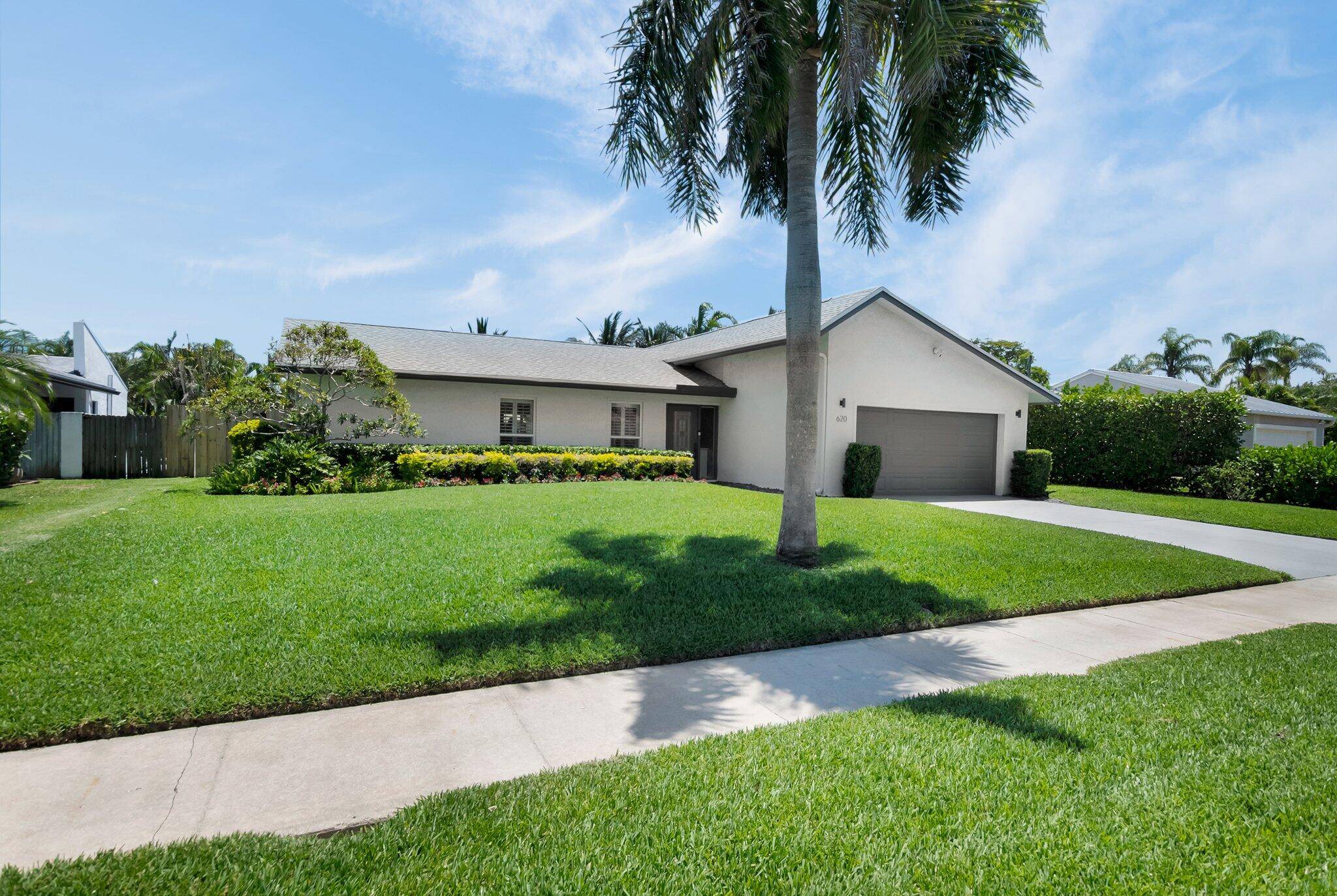 Gorgeous home in East Boynton, bring your boat !