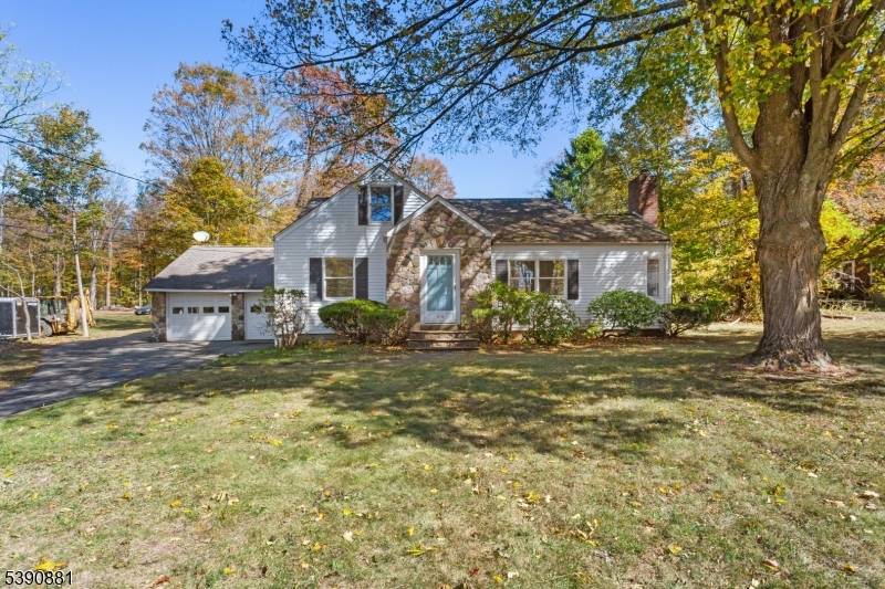 Charming Ranch in the Heart of West Milford !