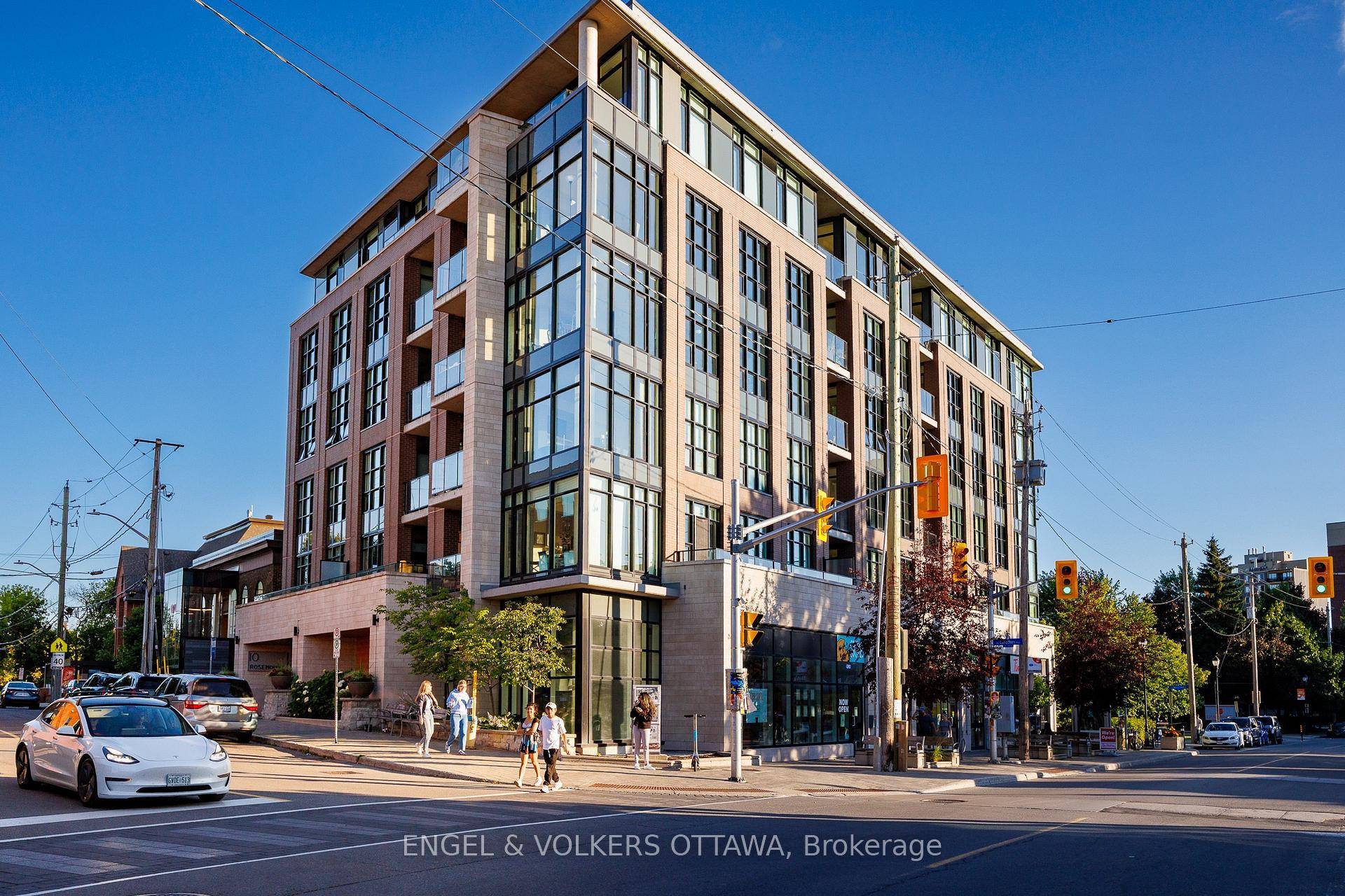 Poised above Wellington Street in one of Ottawa's most coveted addresses, this exceptional penthouse residence at the Tamarack Wellington offers a rare opportunity to experience refined urban living at its ...
